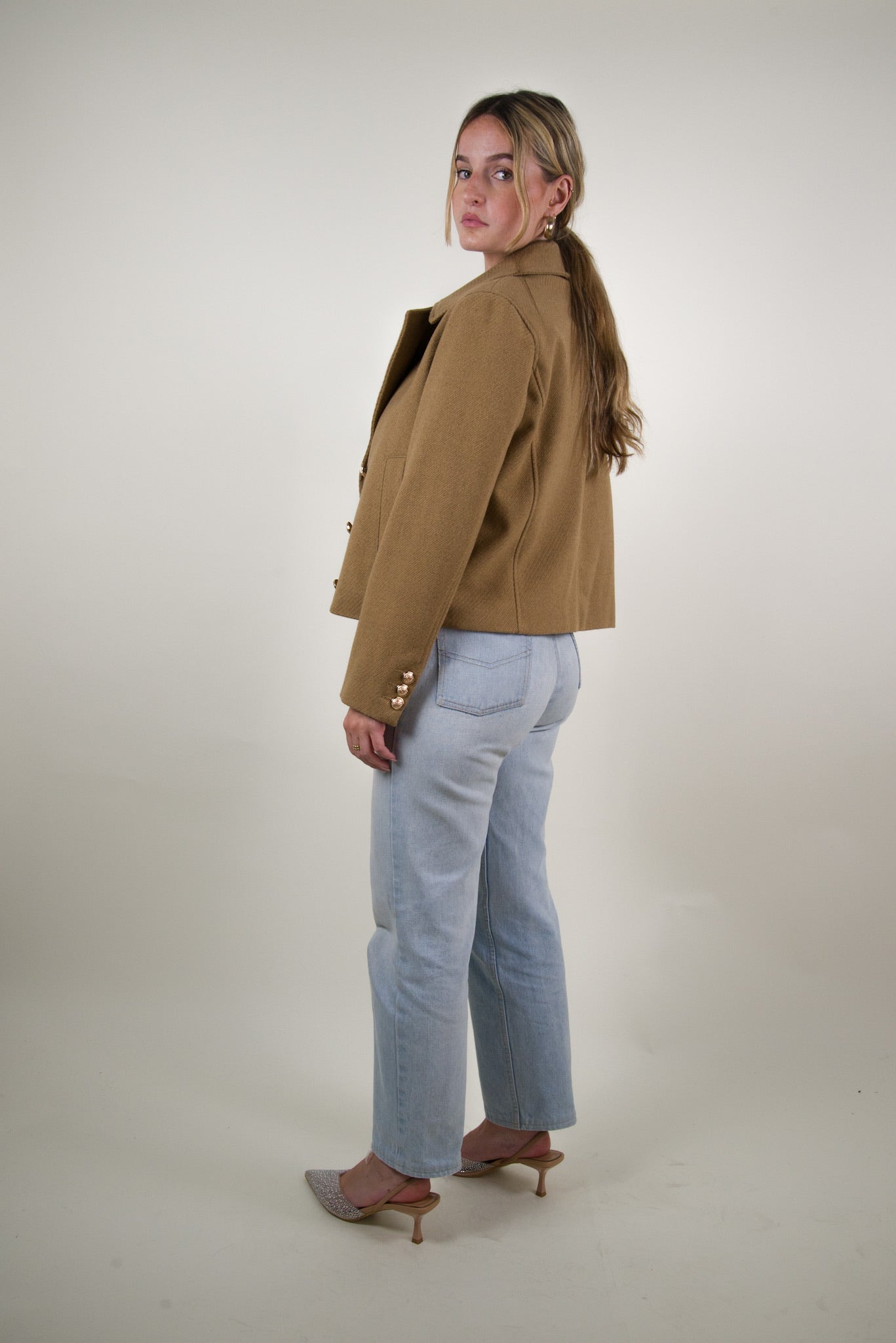 VESTE COURTE À DOUBLE BOUTONNAGE