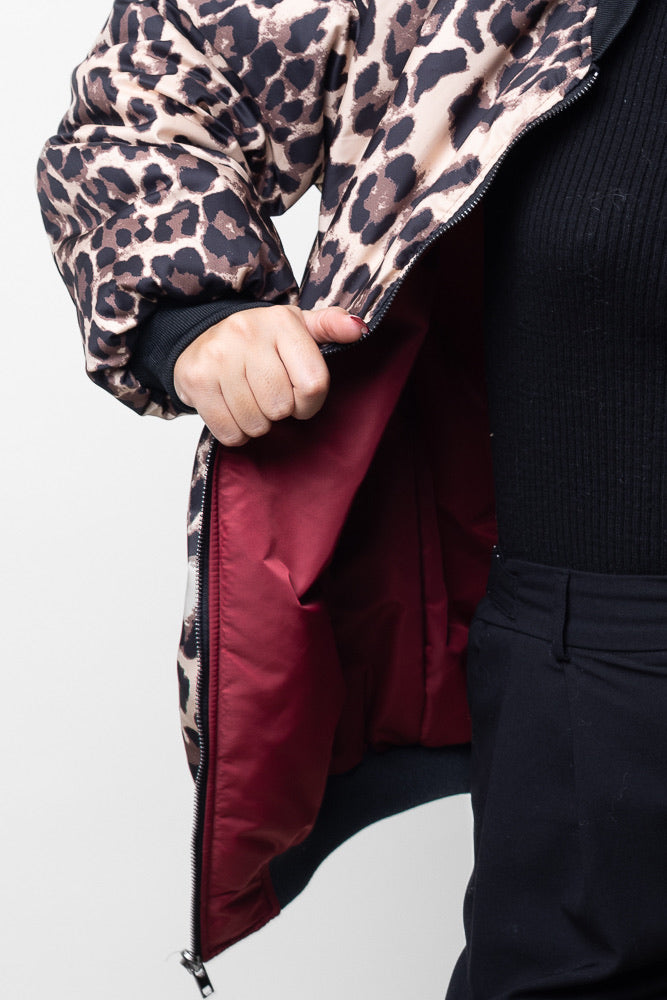 REVERSIBLE BOMBER WITH LEOPARD INTERIOR