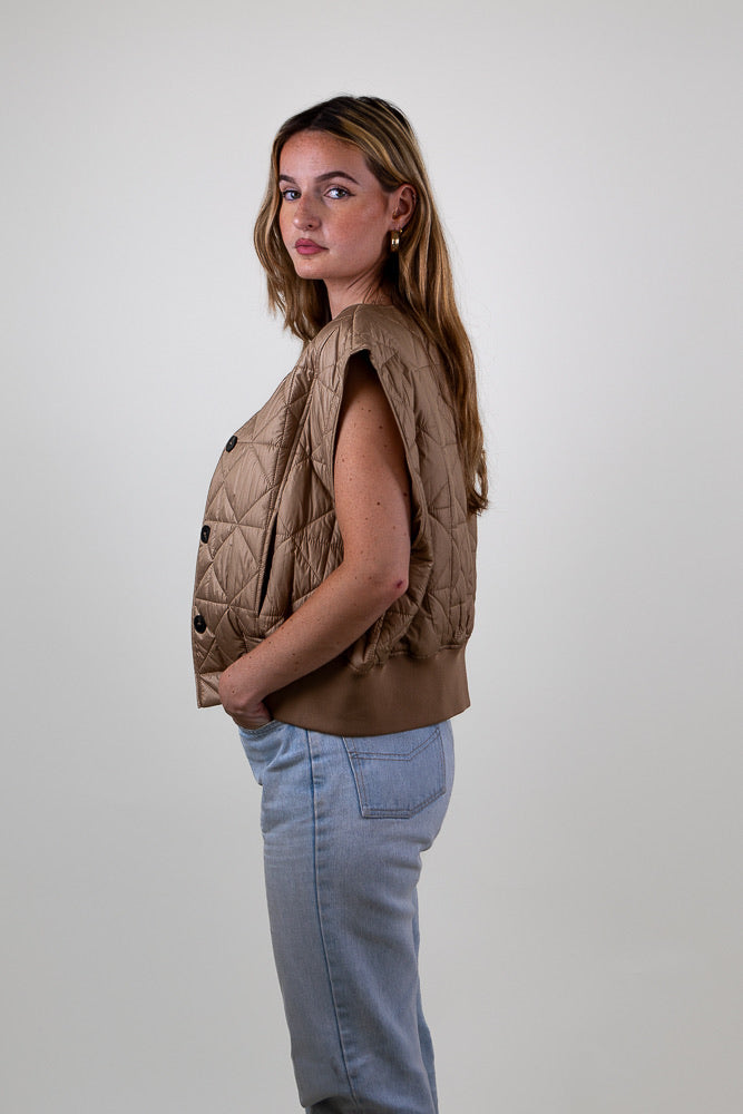 QUILTED SLEEVELESS DOWN JACKET