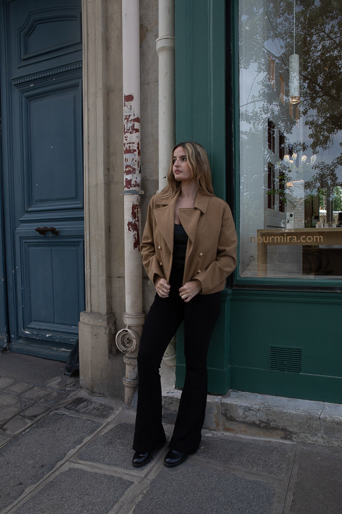 VESTE COURTE À DOUBLE BOUTONNAGE
