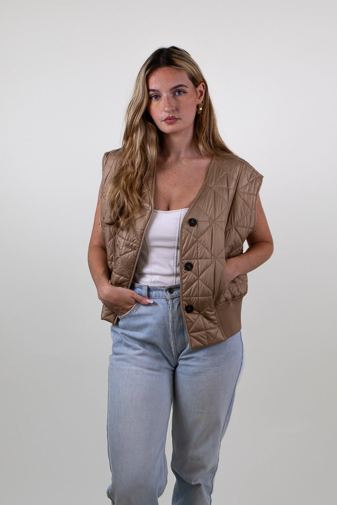 QUILTED SLEEVELESS DOWN JACKET