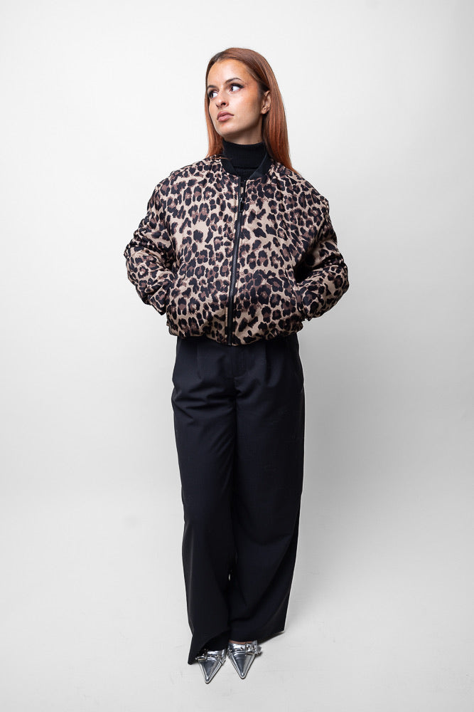 REVERSIBLE BOMBER WITH LEOPARD INTERIOR