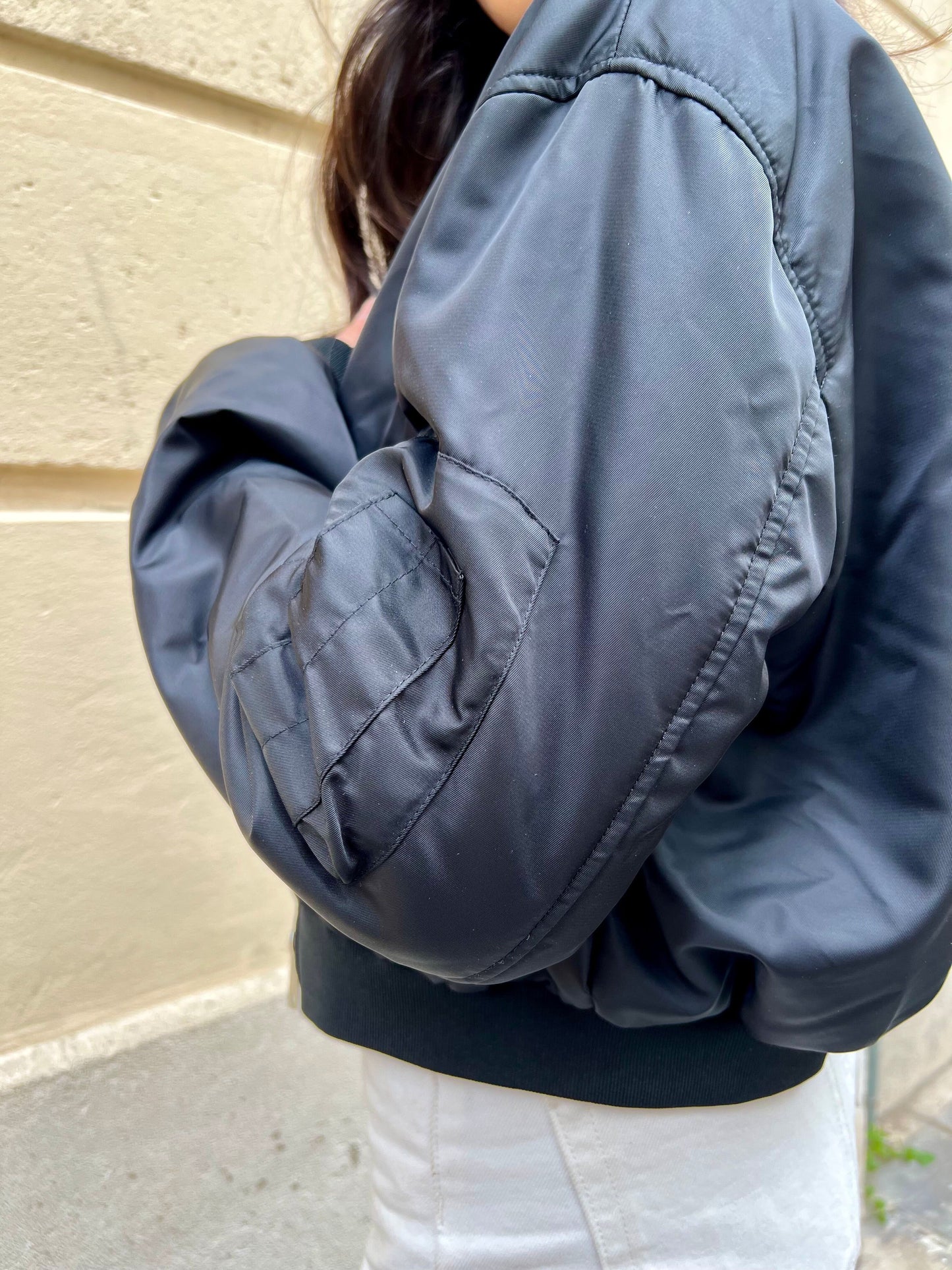 BOMBER AVEC POCHES SUR LES MANCHES