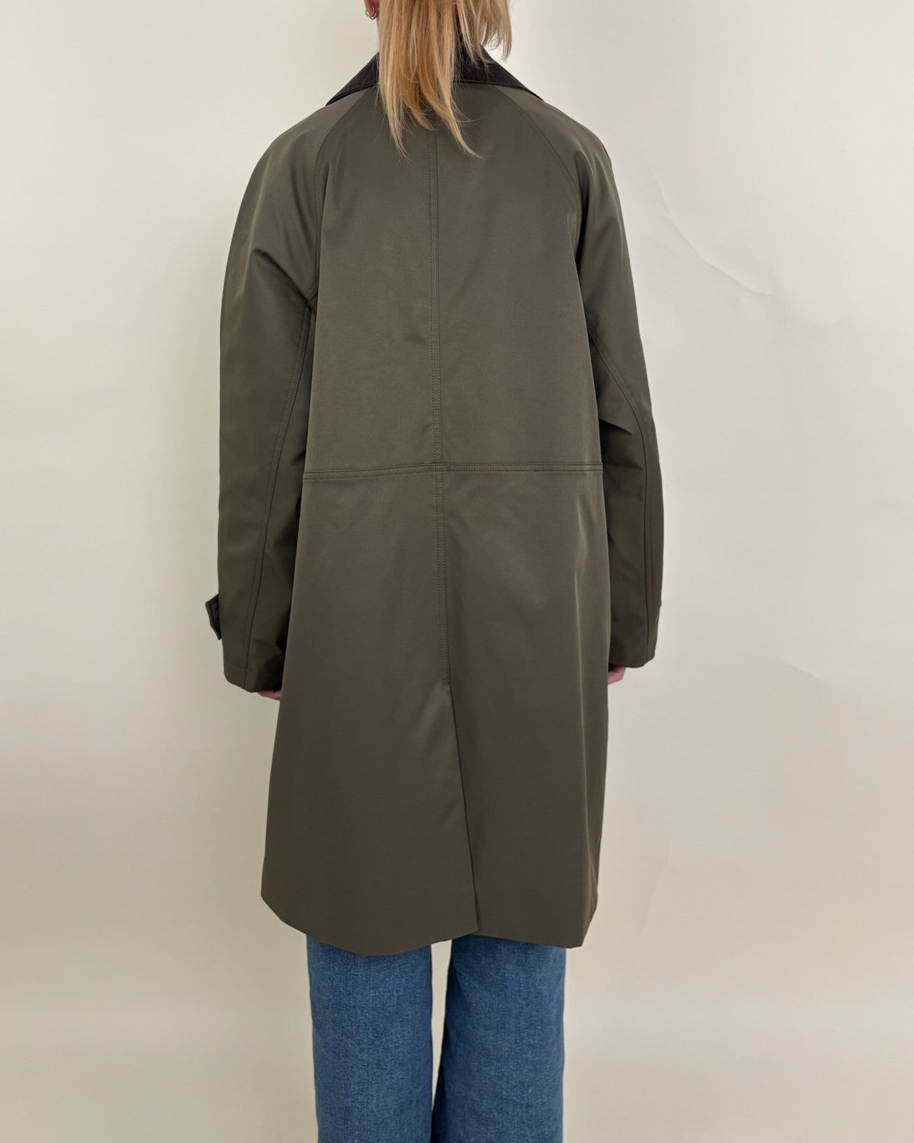PARKA CON CUELLO EN CONTRASTE