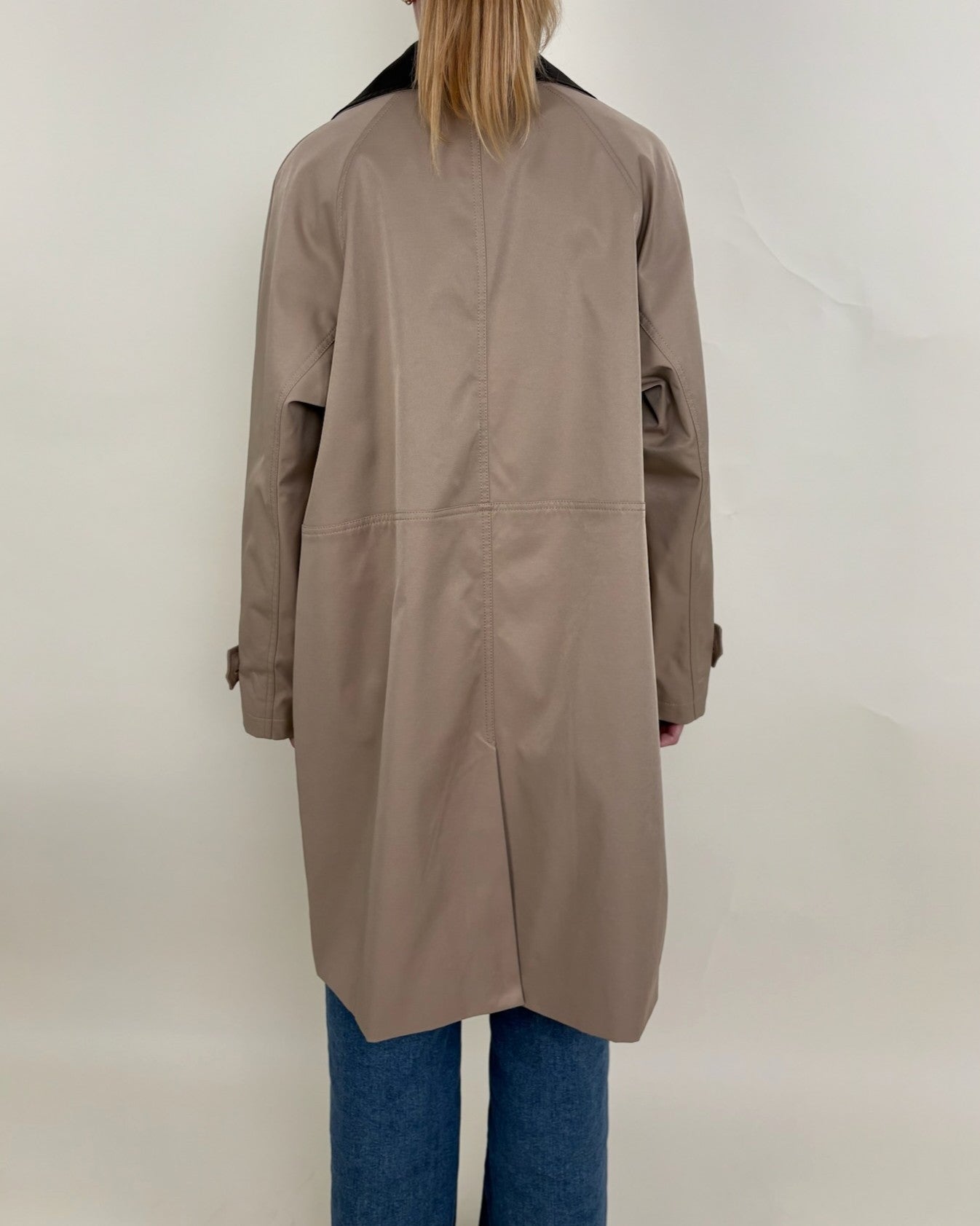 PARKA CON CUELLO EN CONTRASTE