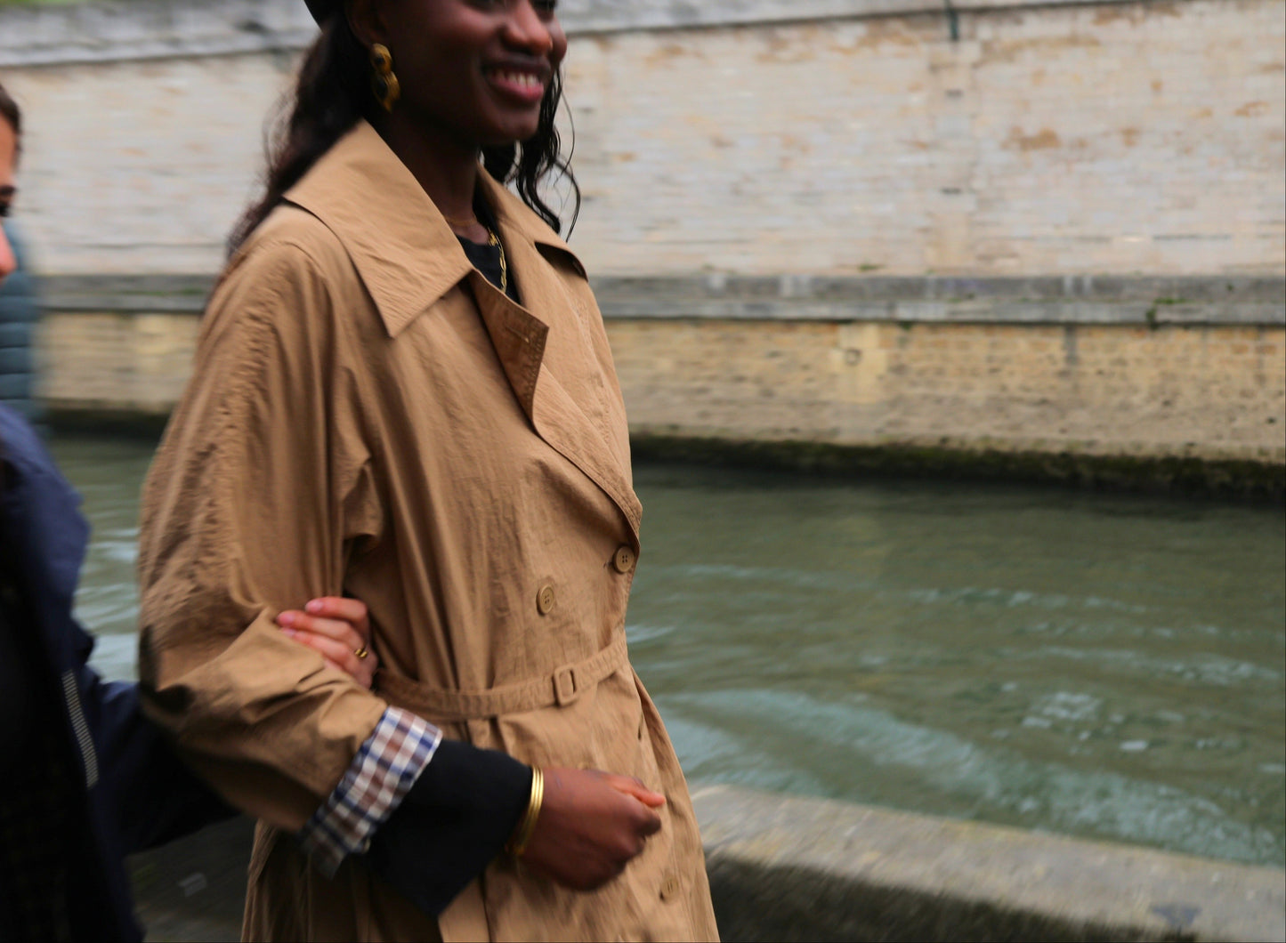 LONG TRENCH COAT WITH BELT AND CHECK LINING