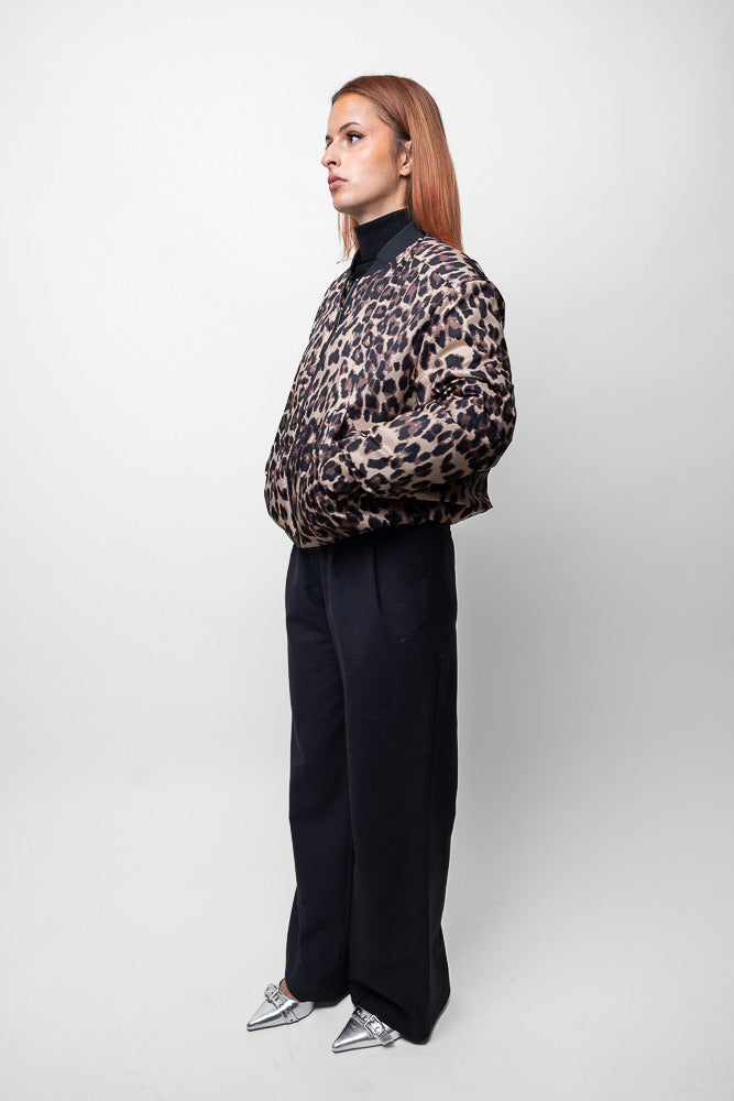 REVERSIBLE BOMBER WITH LEOPARD INTERIOR
