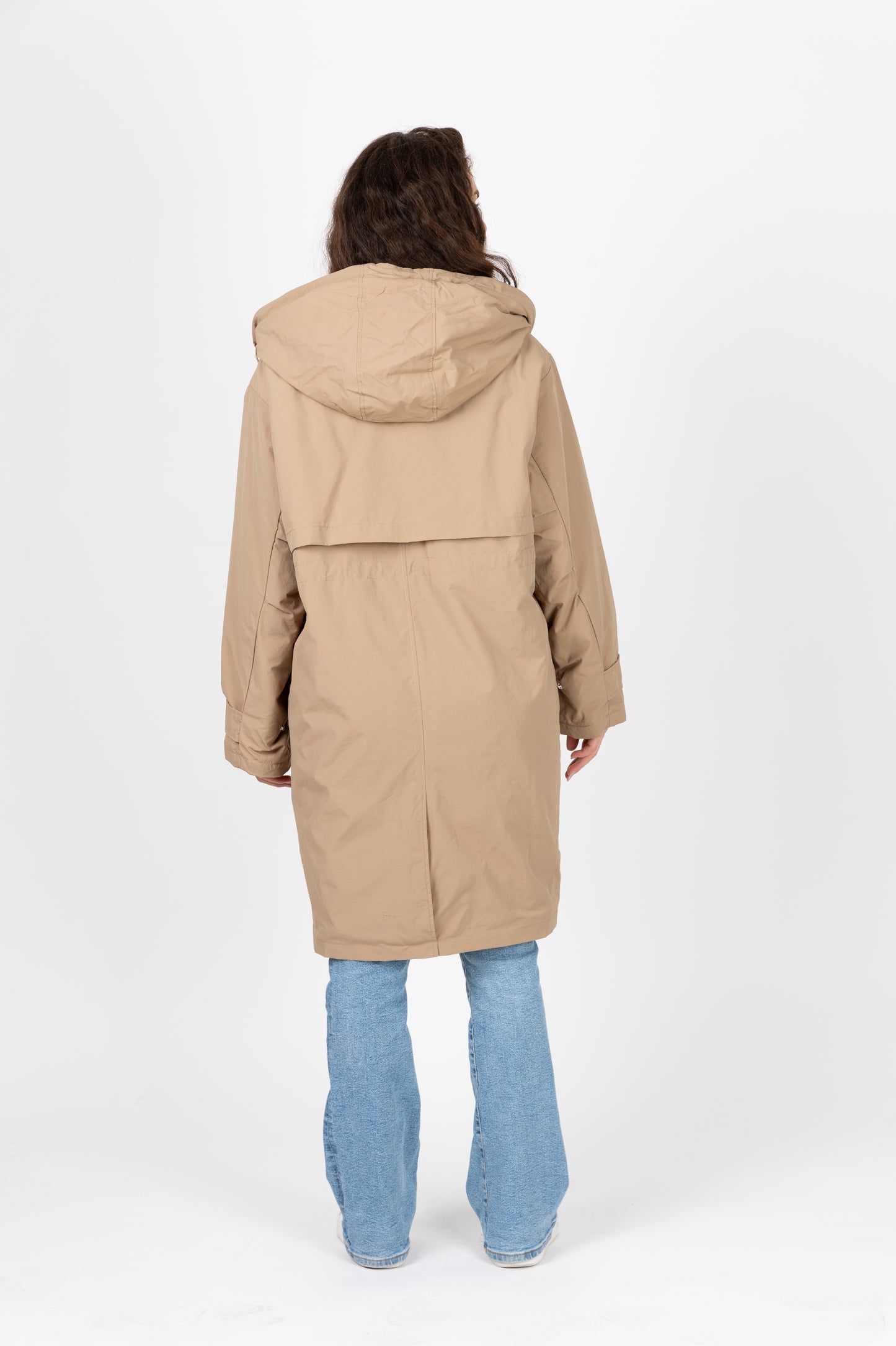 PARKA CON CAPUCHA DE PIEL SINTÉTICA