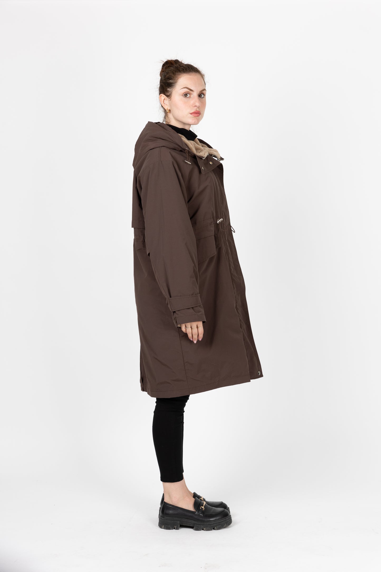 PARKA CON CAPUCHA DE PIEL SINTÉTICA