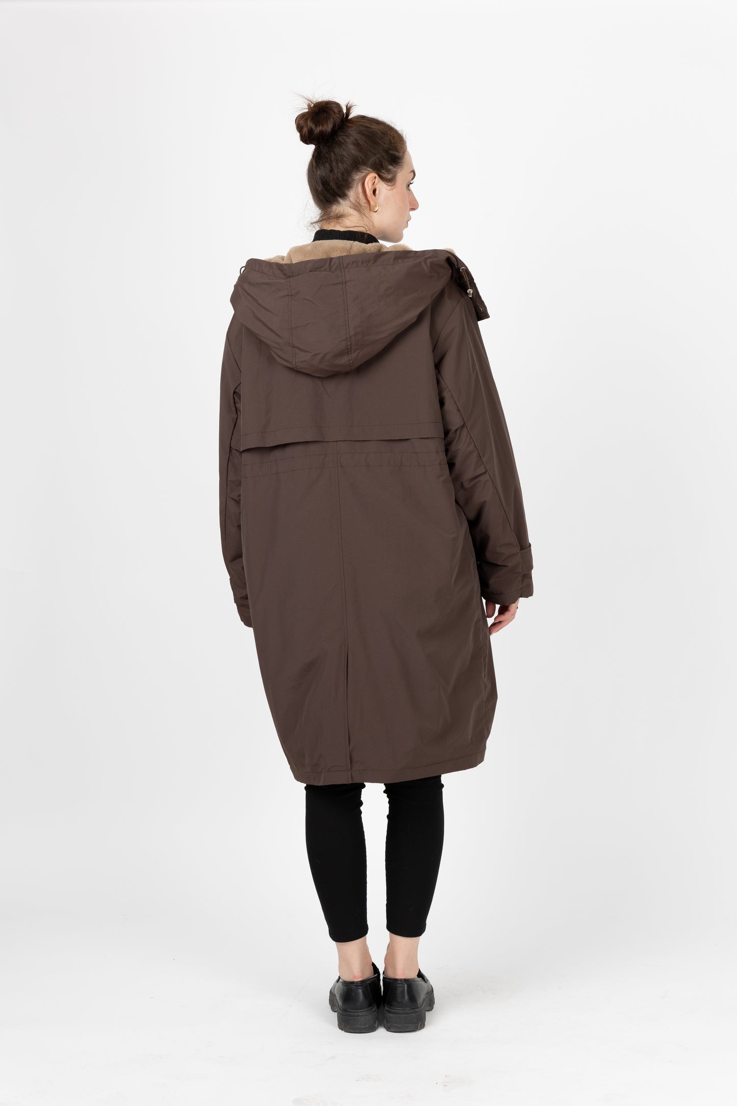 PARKA CON CAPUCHA DE PIEL SINTÉTICA