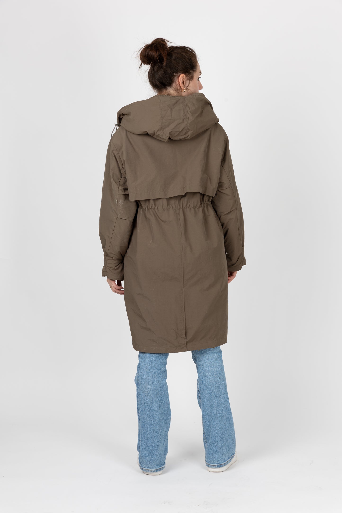 PARKA CON CAPUCHA DE PIEL SINTÉTICA