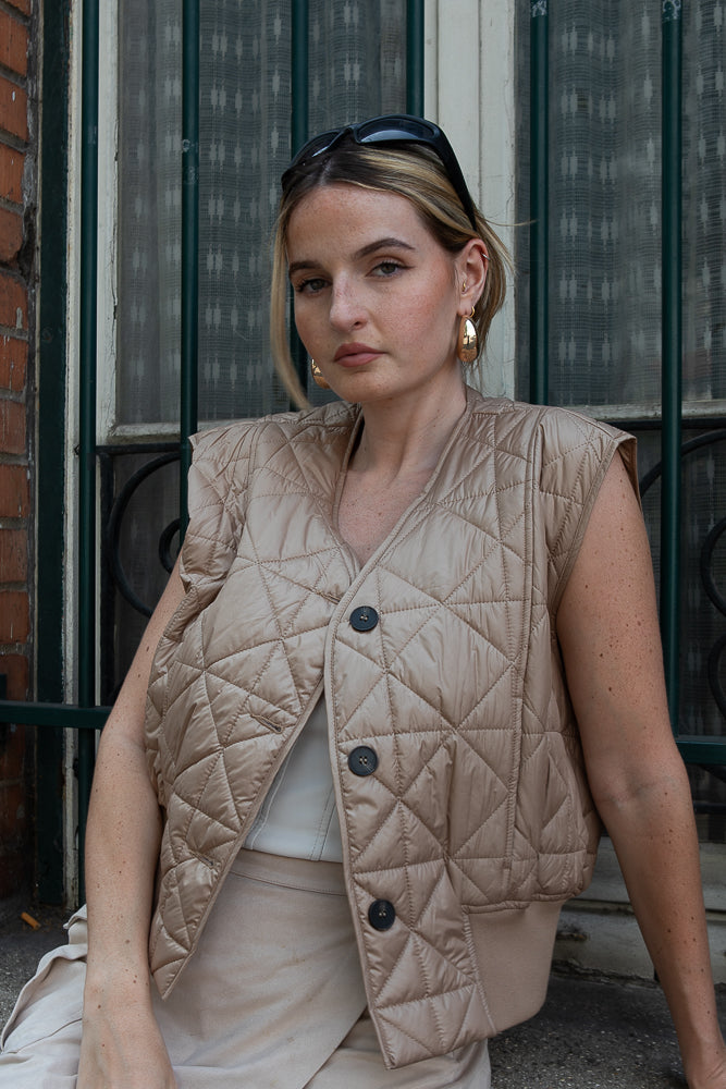 QUILTED SLEEVELESS DOWN JACKET