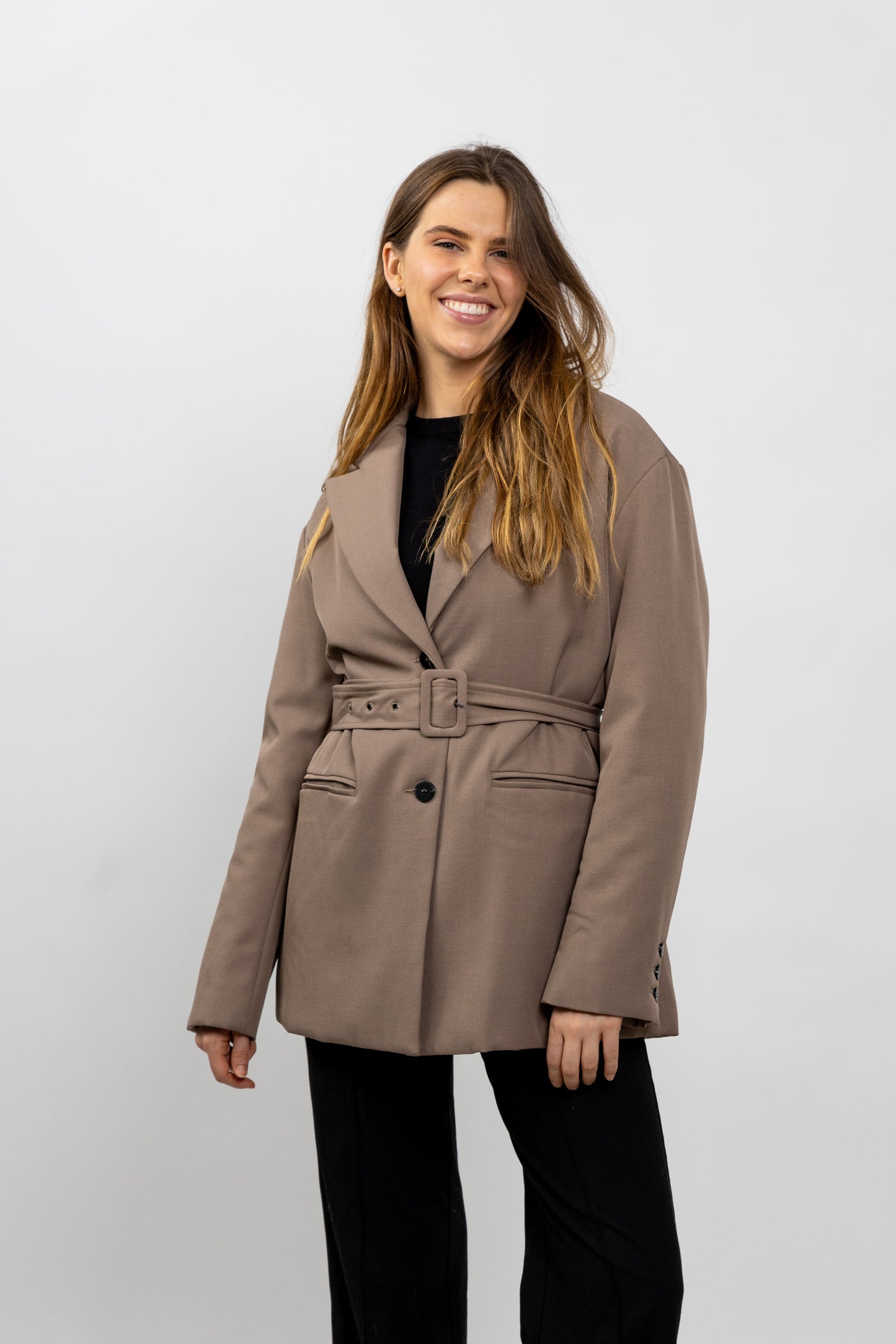 MID-LENGTH BELTED BLAZER