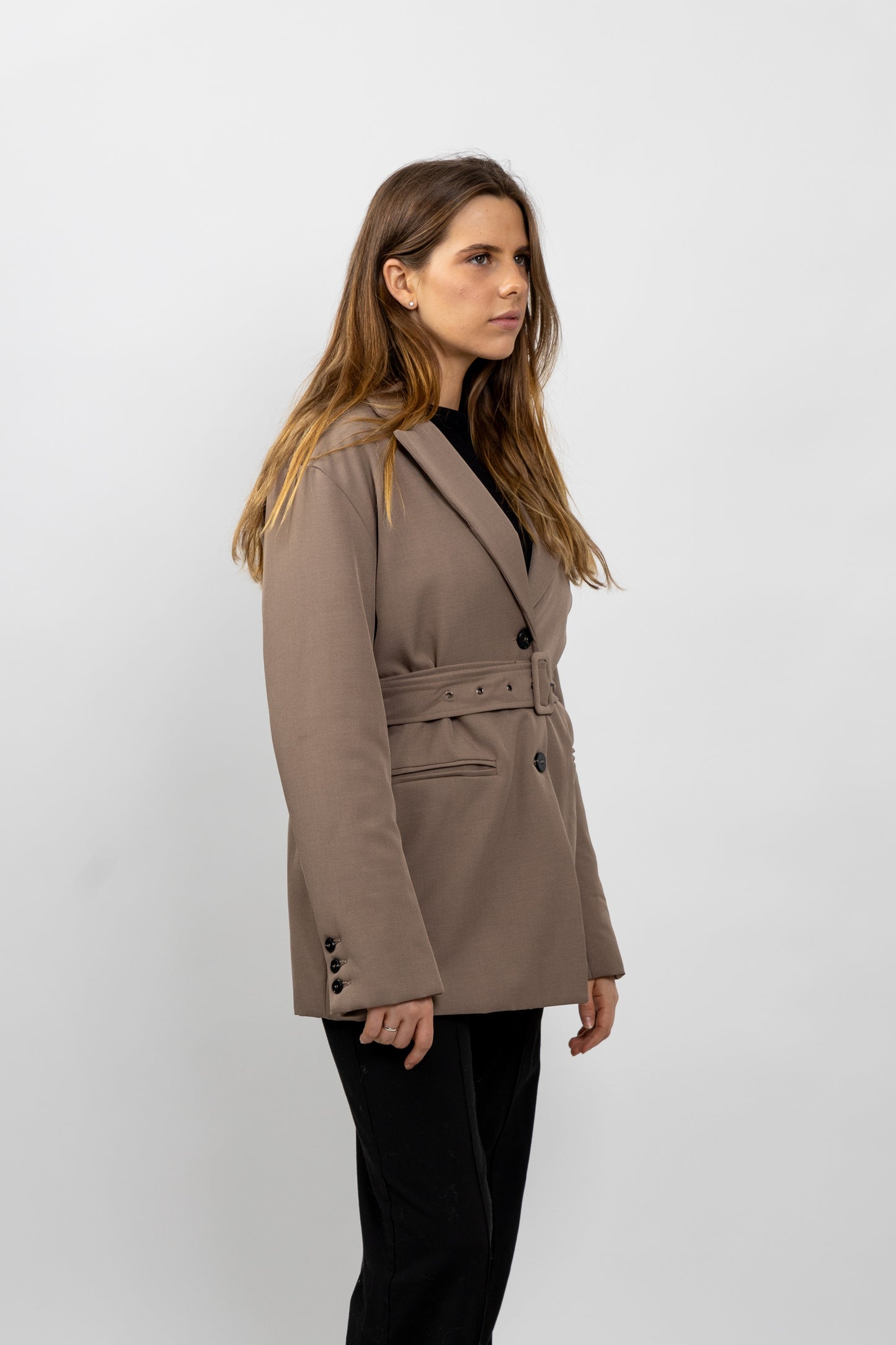 MID-LENGTH BELTED BLAZER