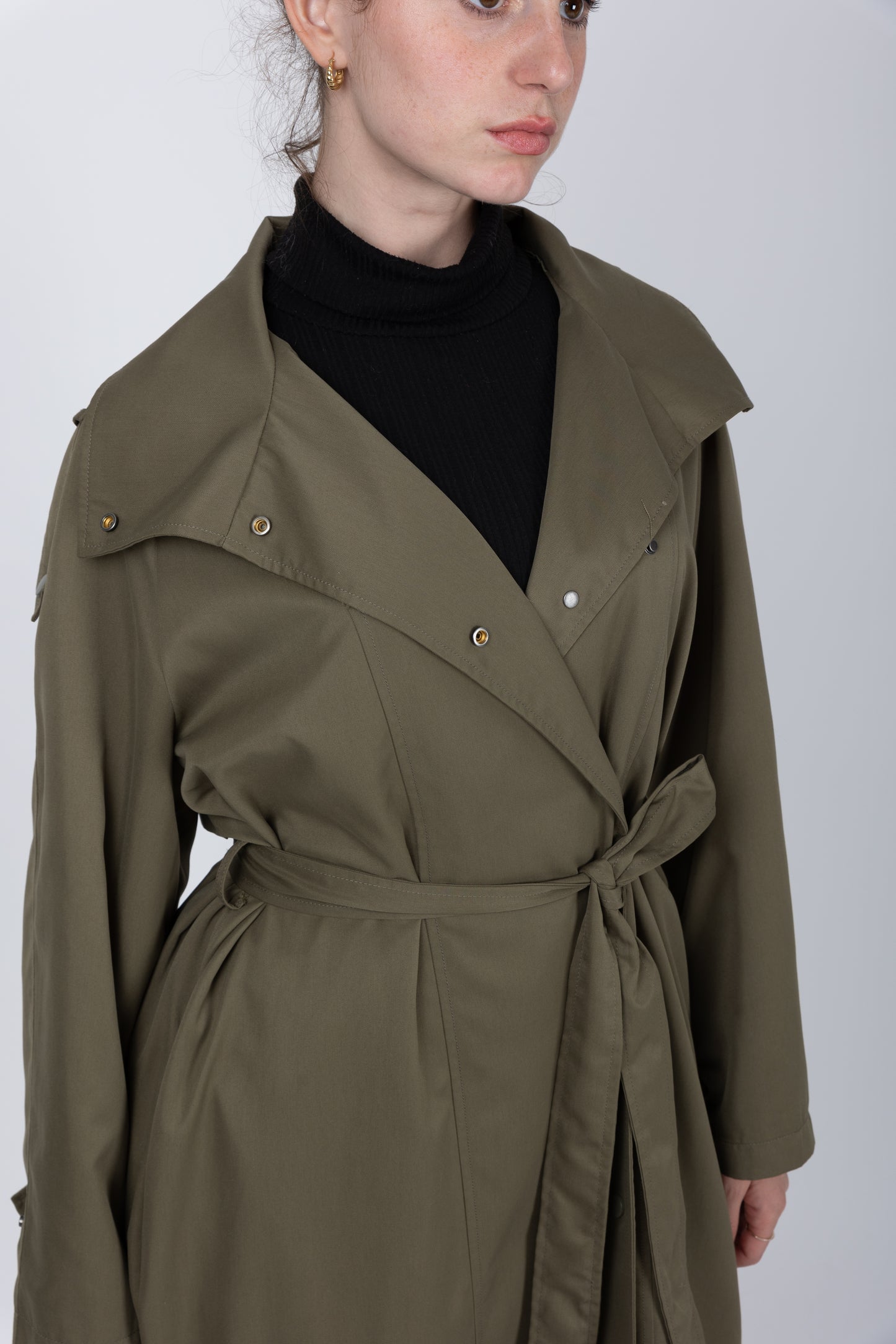 TRENCH LONG Á CEINTURE ET BOUTONS PRESSION
