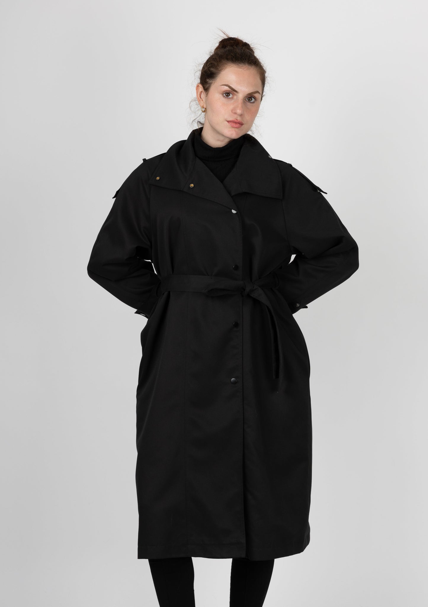 TRENCH LONG Á CEINTURE ET BOUTONS PRESSION