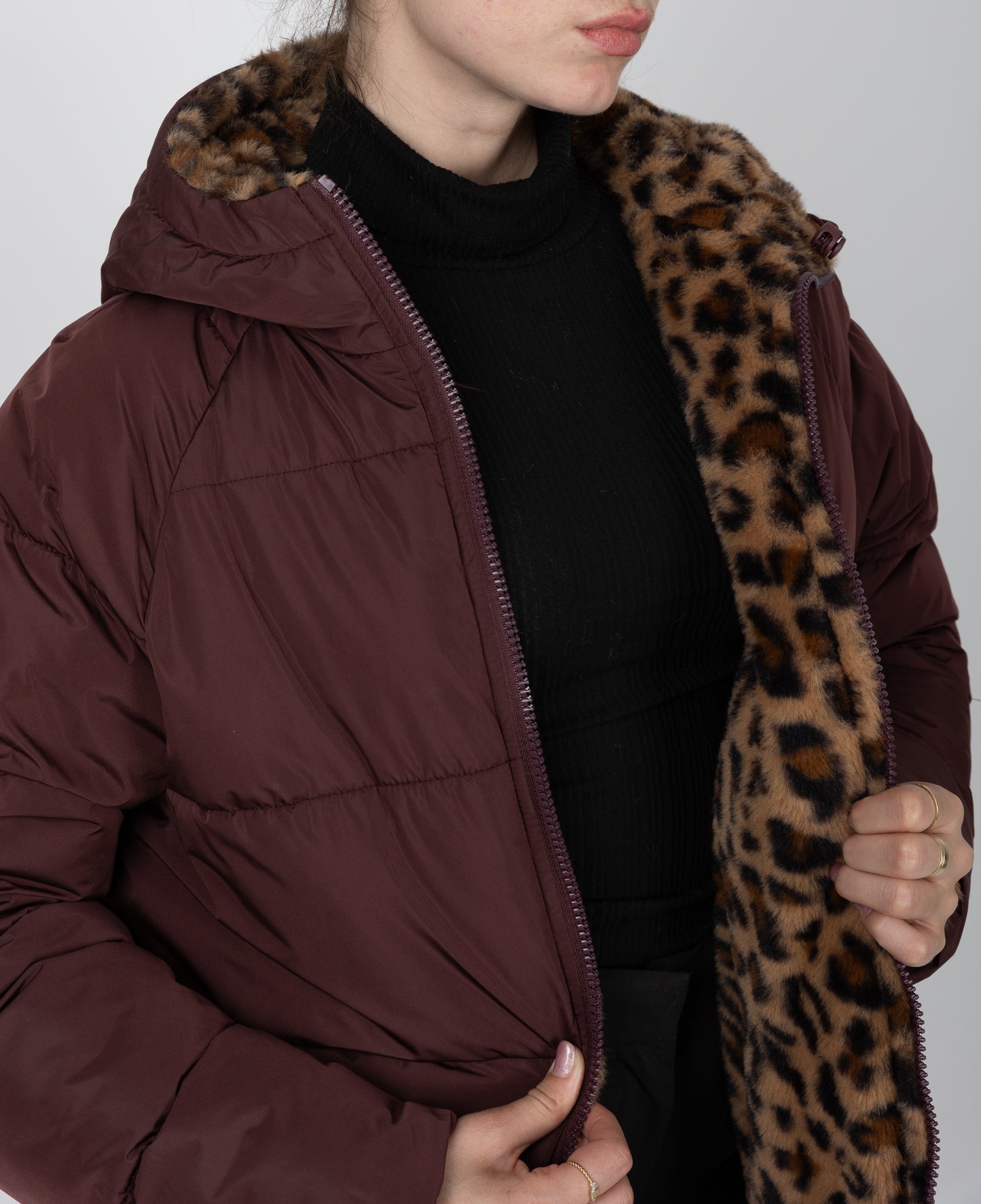 CHAQUETA DE PLUMAS LARGA REVERSIBLE CON ESTAMPADO DE LEOPARDO