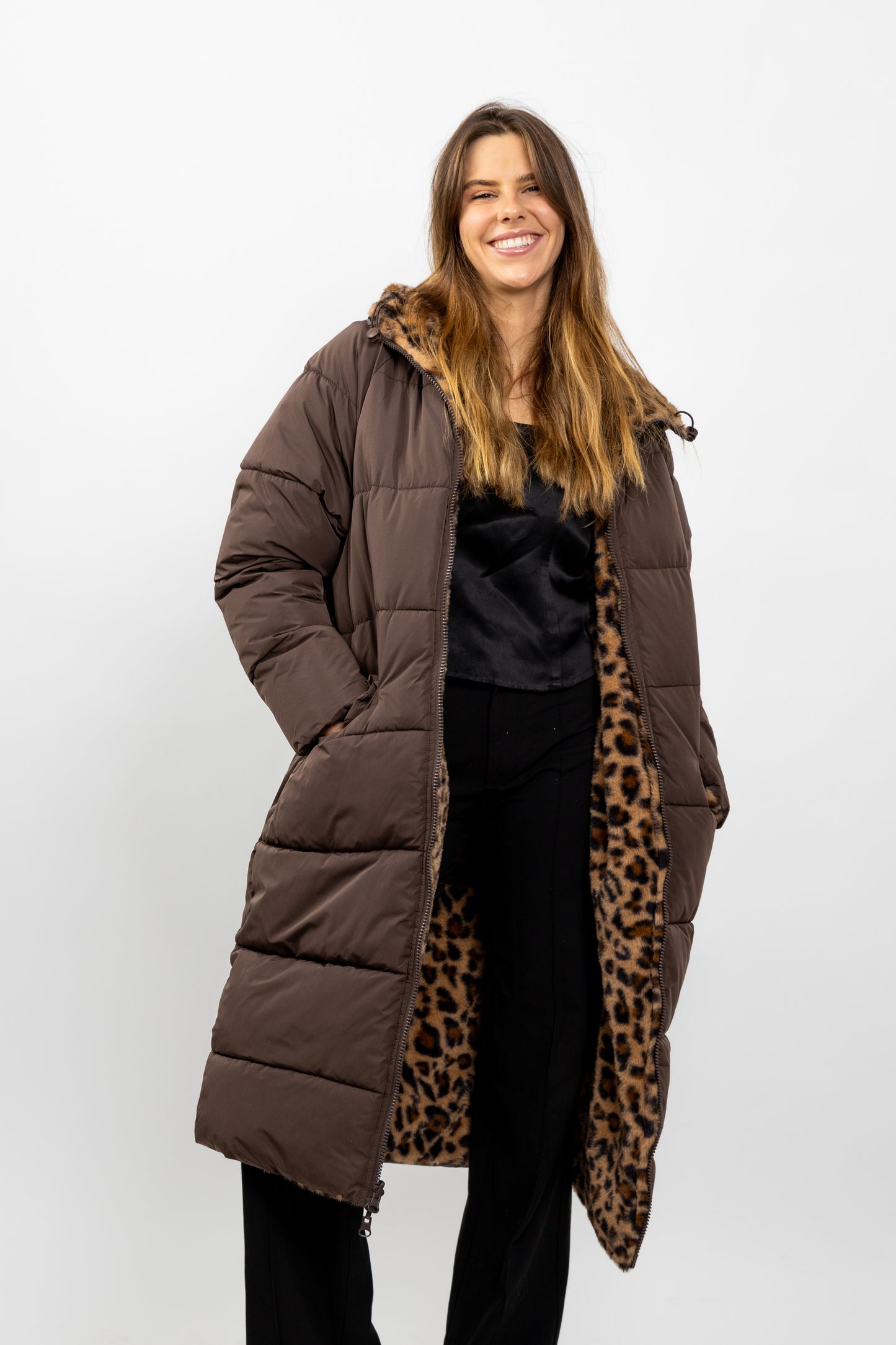 CHAQUETA DE PLUMAS LARGA REVERSIBLE CON ESTAMPADO DE LEOPARDO