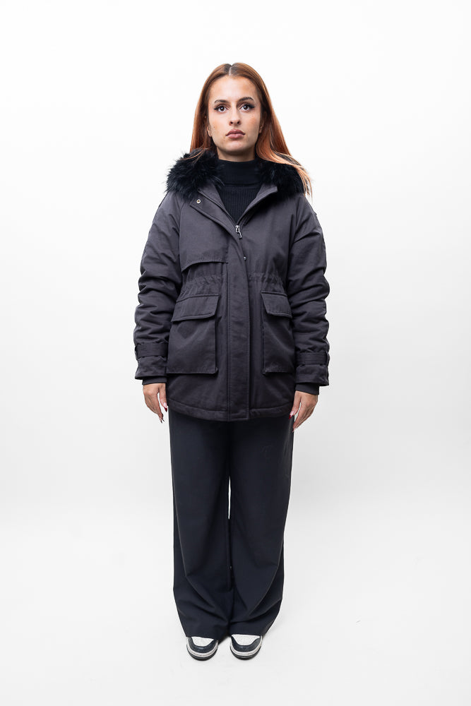 Parka con capucha de piel sintética