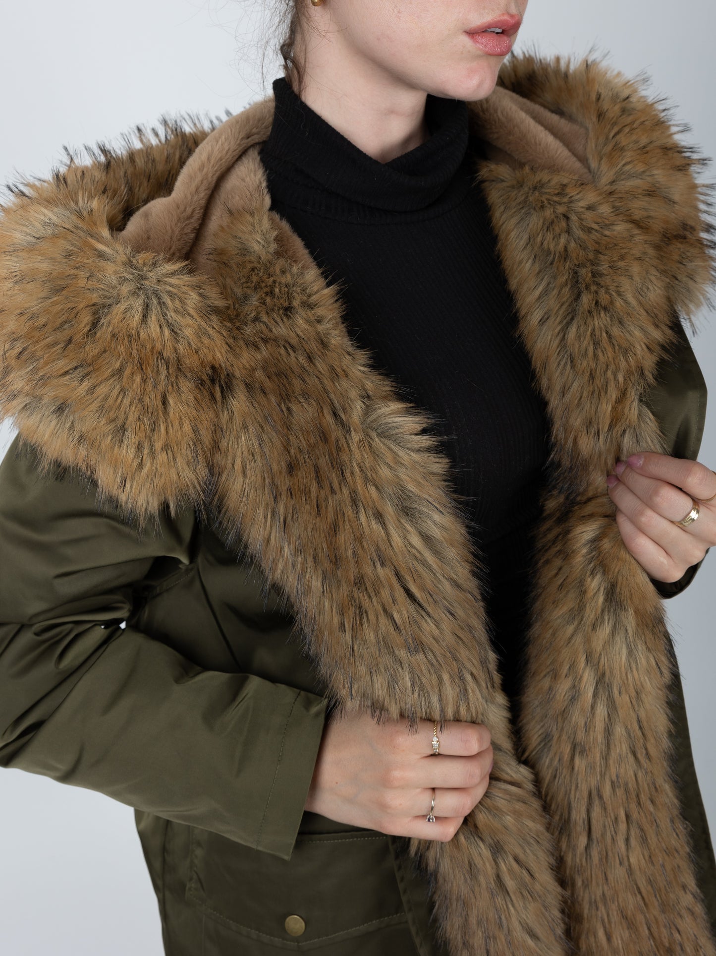 COAT WITH FAUX FUR INTERIOR AND COLLAR