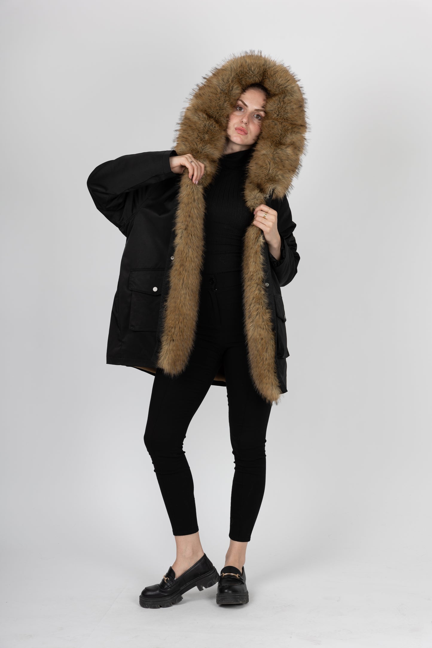 COAT WITH FAUX FUR INTERIOR AND COLLAR