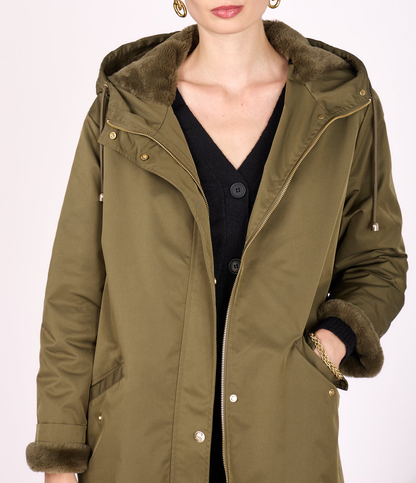 PARKA CON CAPUCHA DE PIEL SINTÉTICA