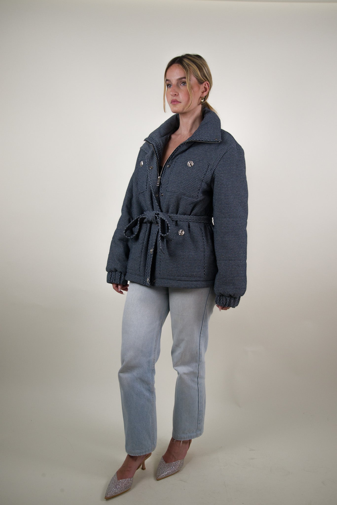 CHAQUETA DE PLUMÍN CON CINTURÓN