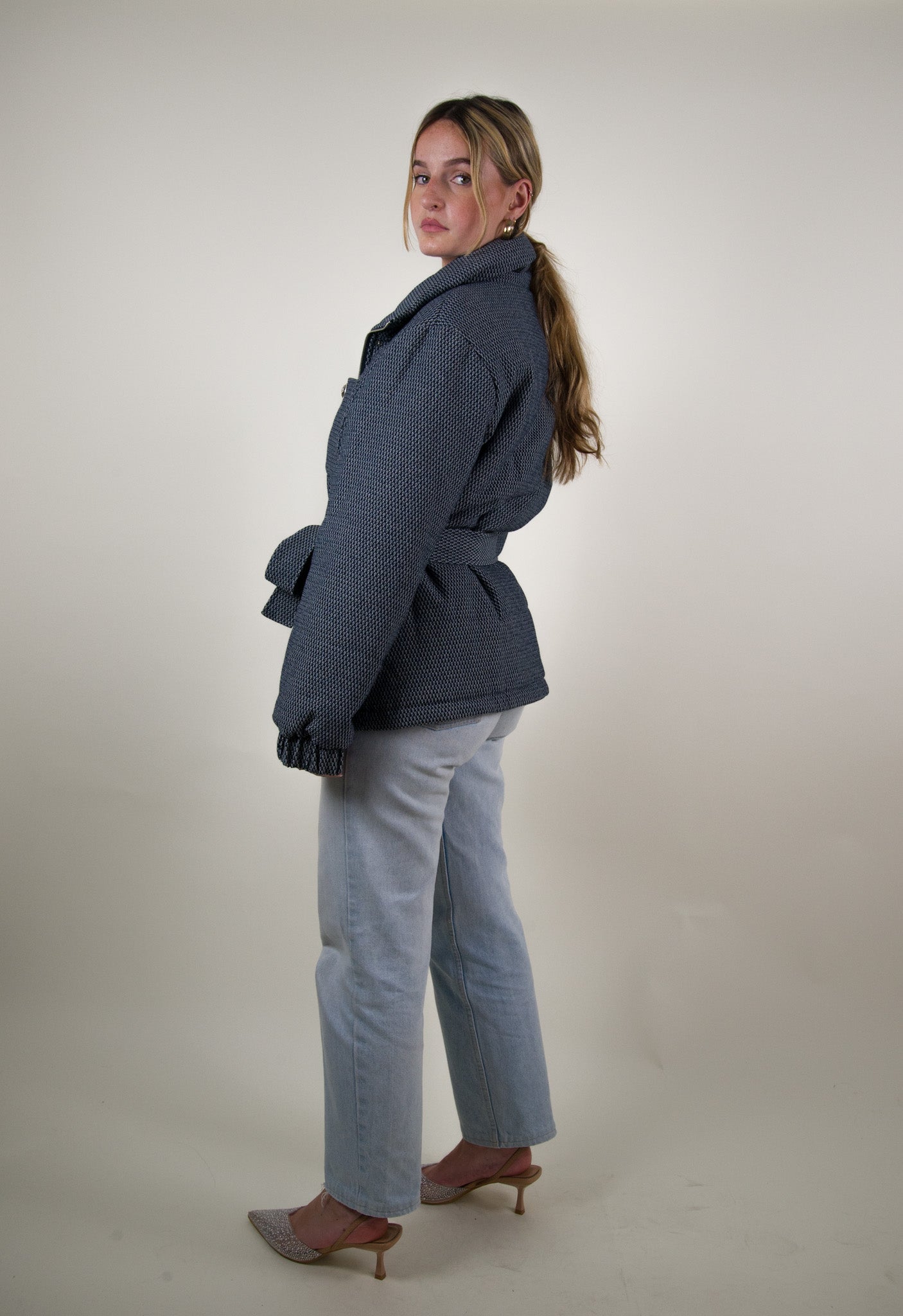 CHAQUETA DE PLUMÍN CON CINTURÓN