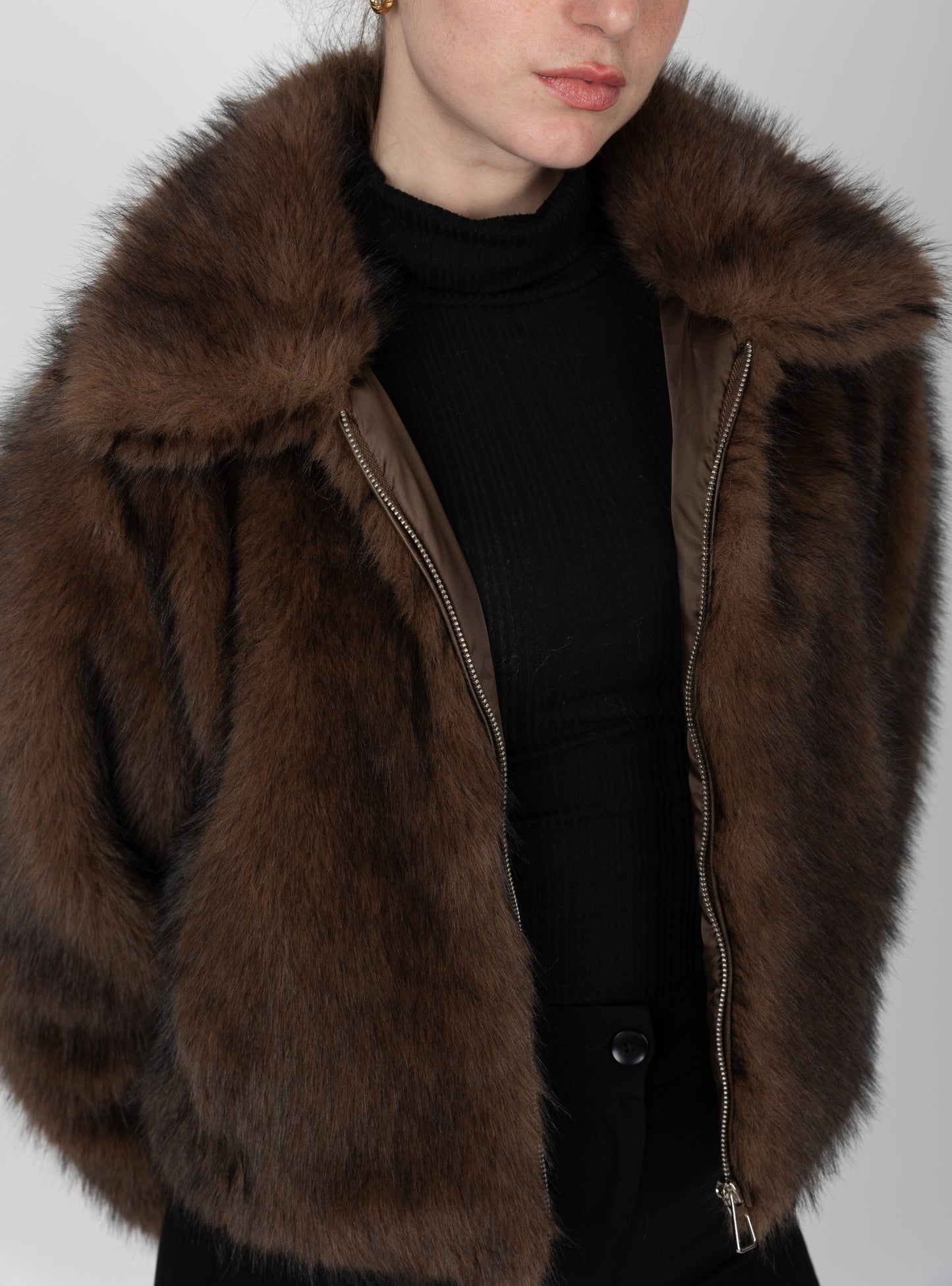 CHAQUETA DE PIEL SINTÉTICA CON CREMALLERA