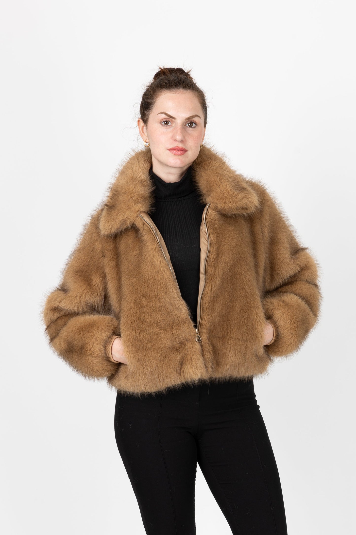 CHAQUETA DE PIEL SINTÉTICA CON CREMALLERA