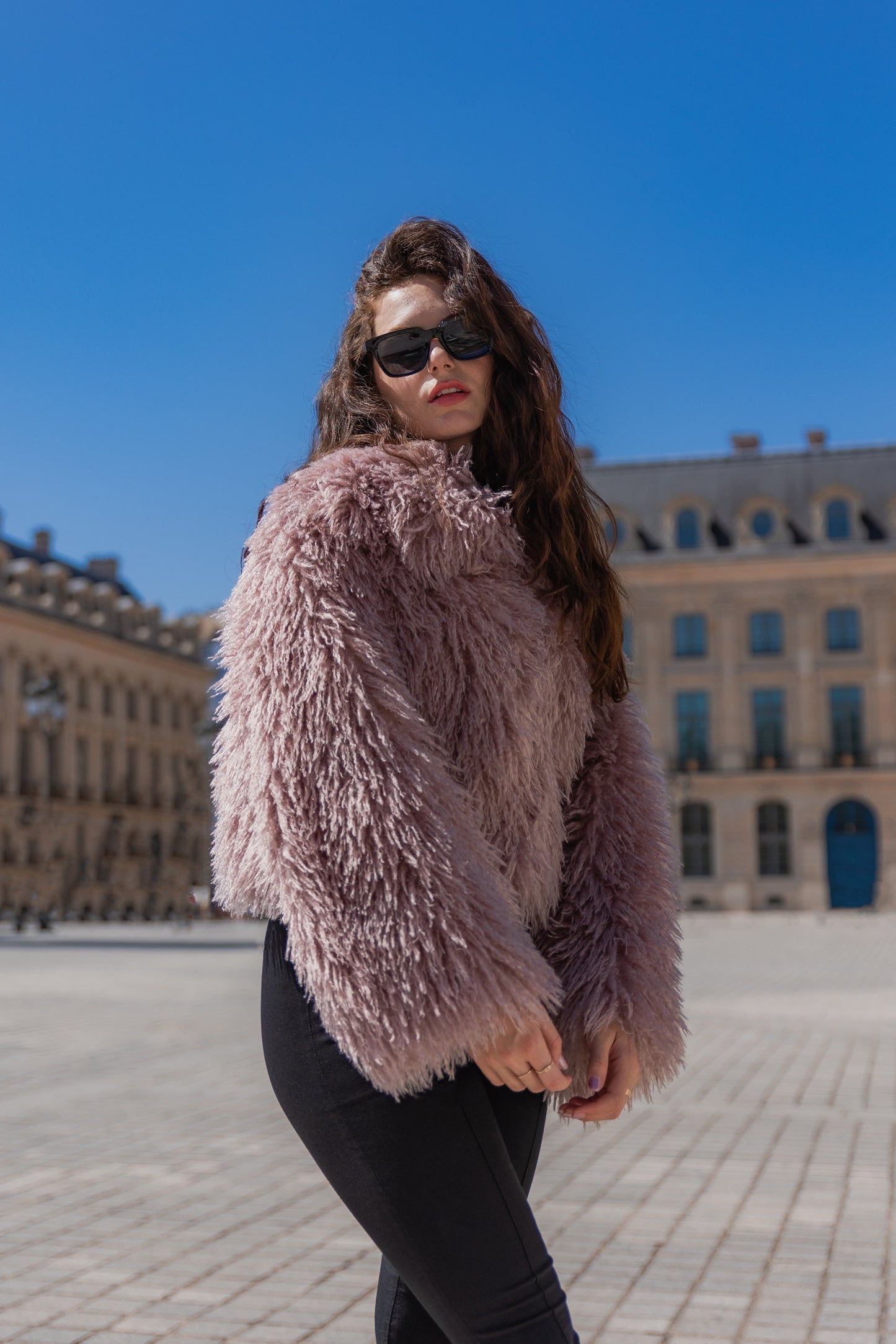 MANTEAU COURT EN FAUSSE FOURRURE MOUTON