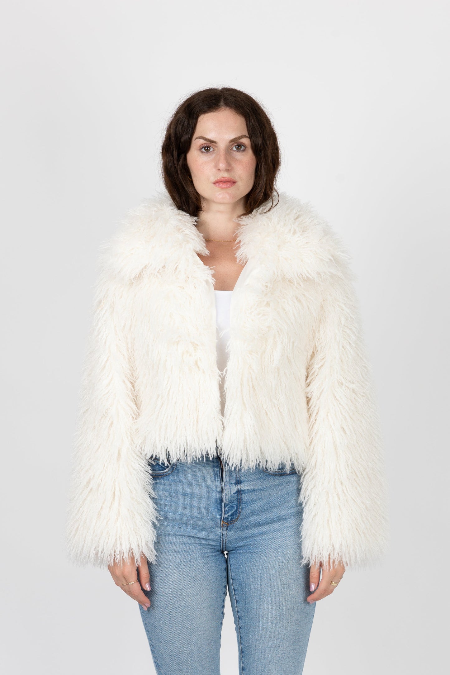 MANTEAU COURT EN FAUSSE FOURRURE MOUTON