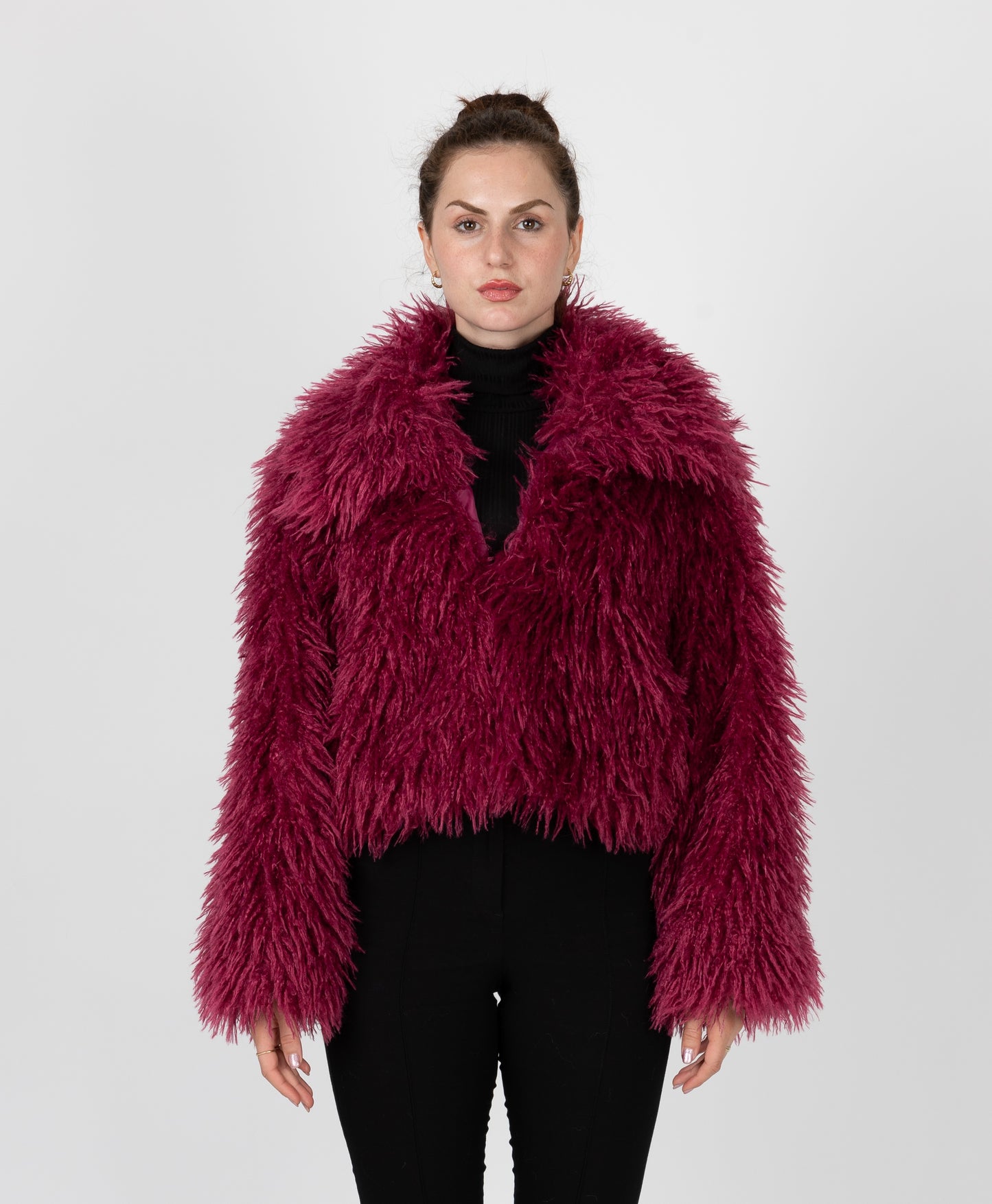 MANTEAU COURT EN FAUSSE FOURRURE MOUTON