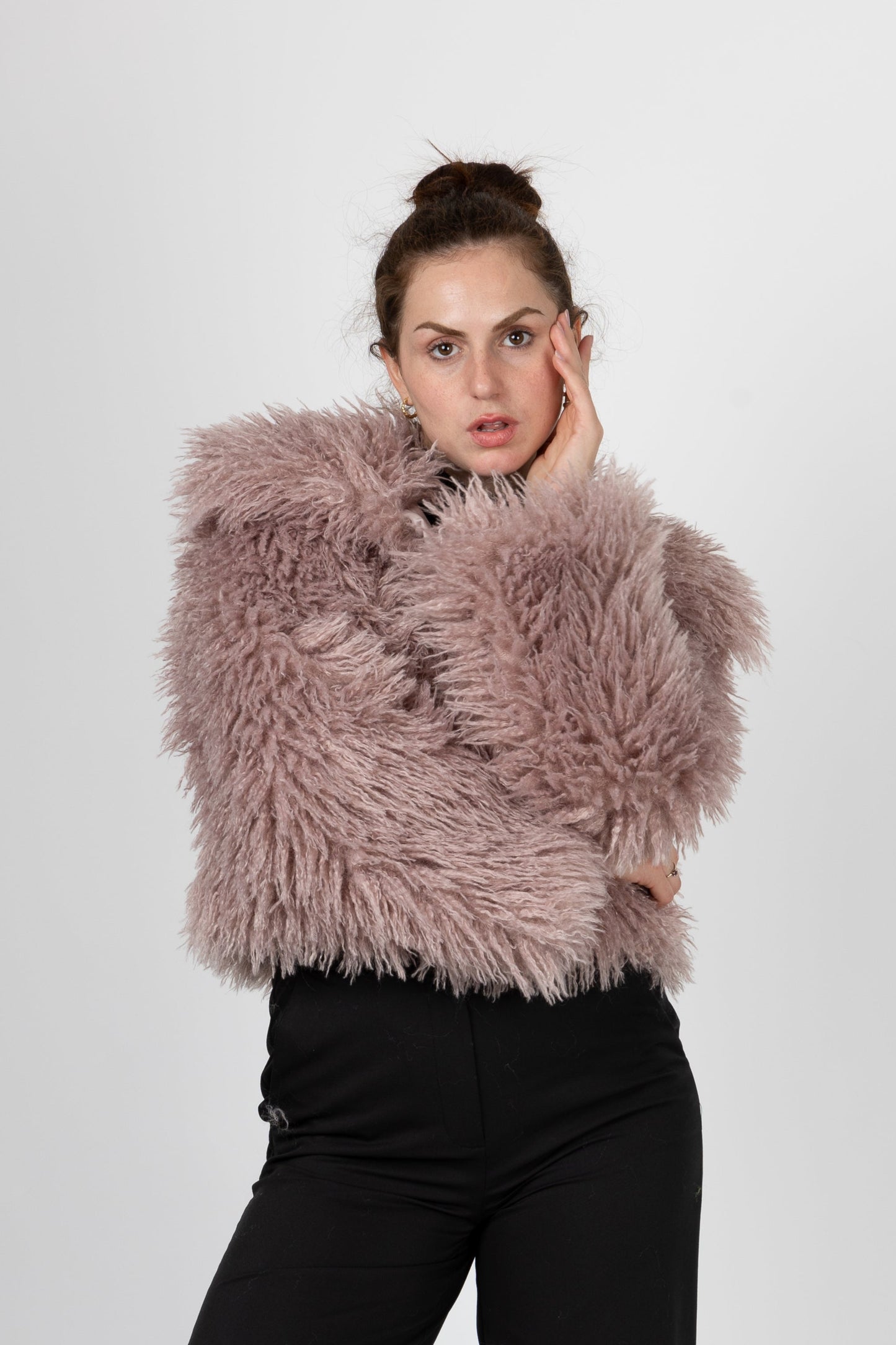 MANTEAU COURT EN FAUSSE FOURRURE MOUTON