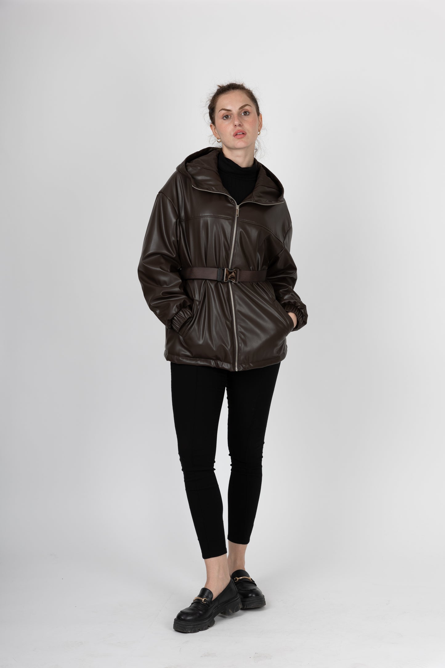 PARKA À CAPUCHE ET CEINTURE EN SIMILI CUIR