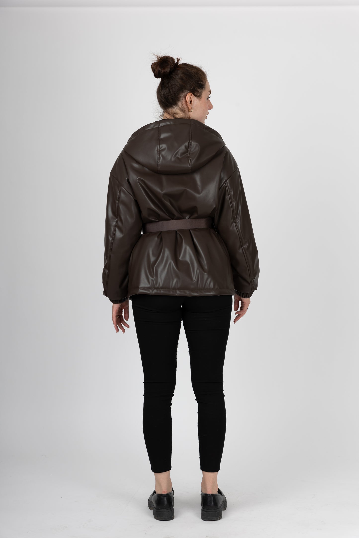 PARKA À CAPUCHE ET CEINTURE EN SIMILI CUIR