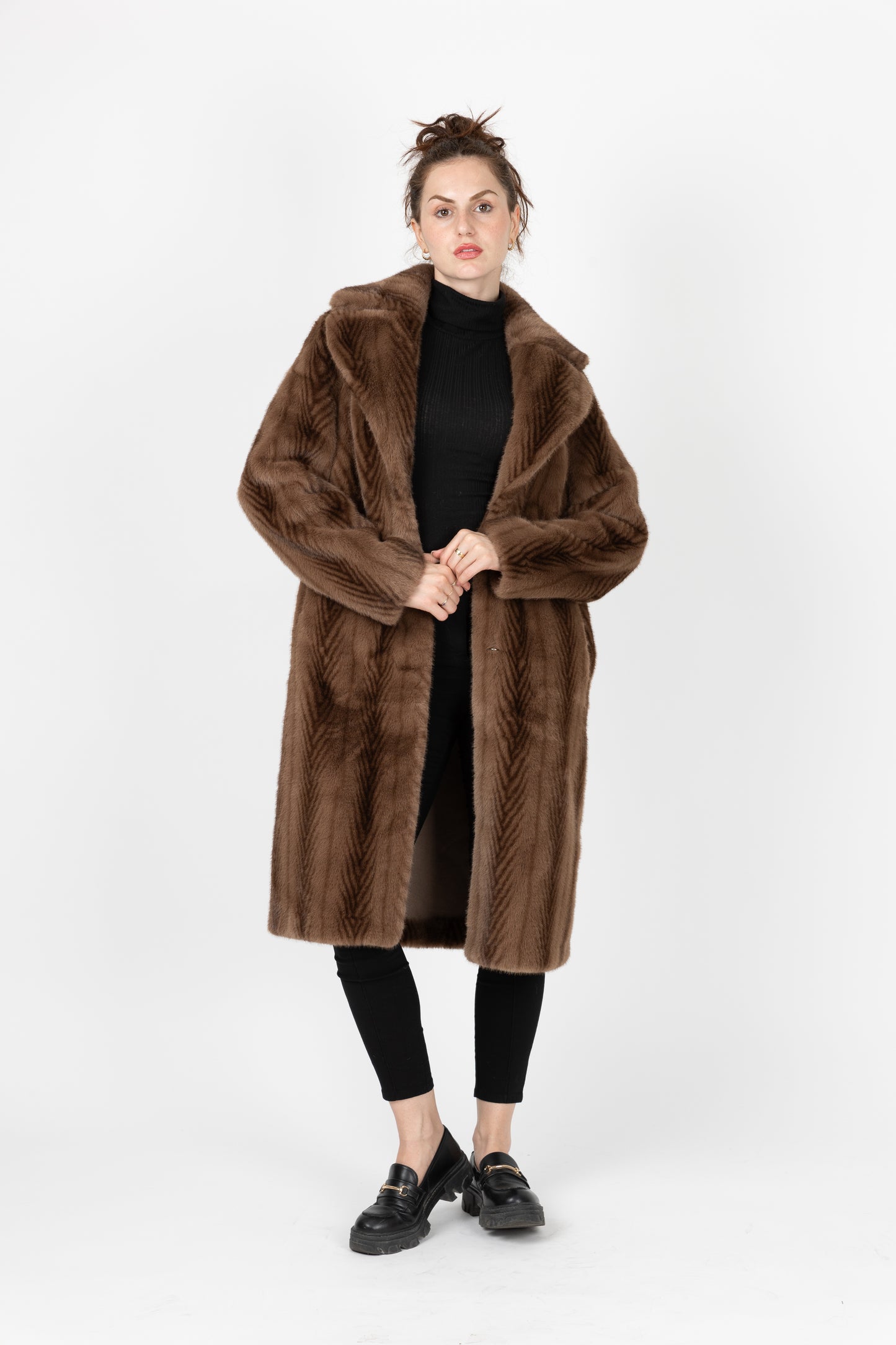 MANTEAU LONG EN FAUSSE FOURRURE À RAYURES