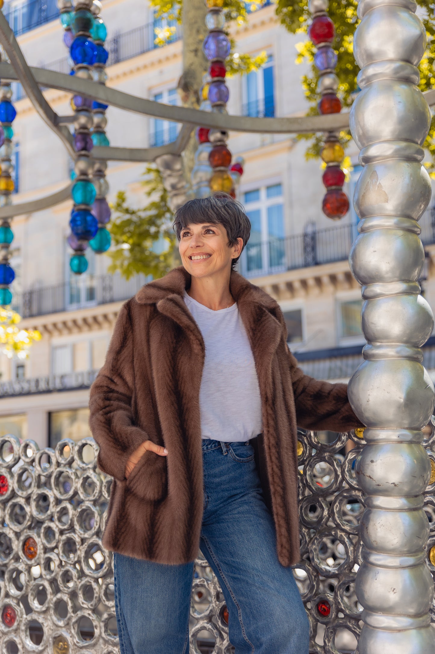 MANTEAU MI-LONG EN FAUSSE FOURRURE À RAYURES
