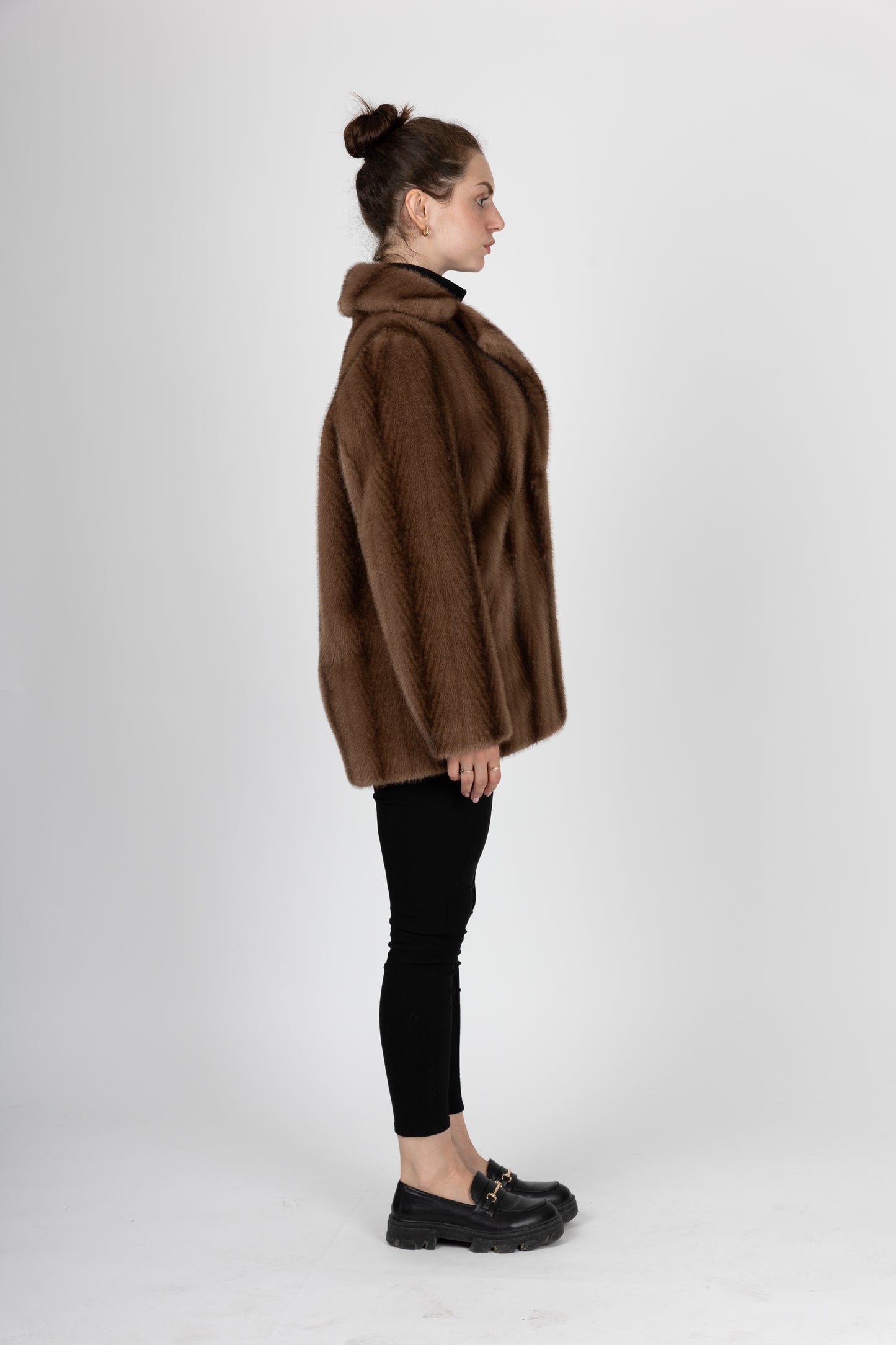 MANTEAU MI-LONG EN FAUSSE FOURRURE À RAYURES