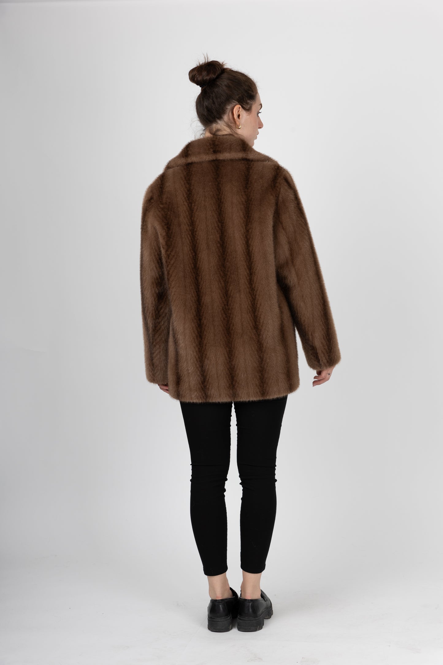 MANTEAU MI-LONG EN FAUSSE FOURRURE À RAYURES