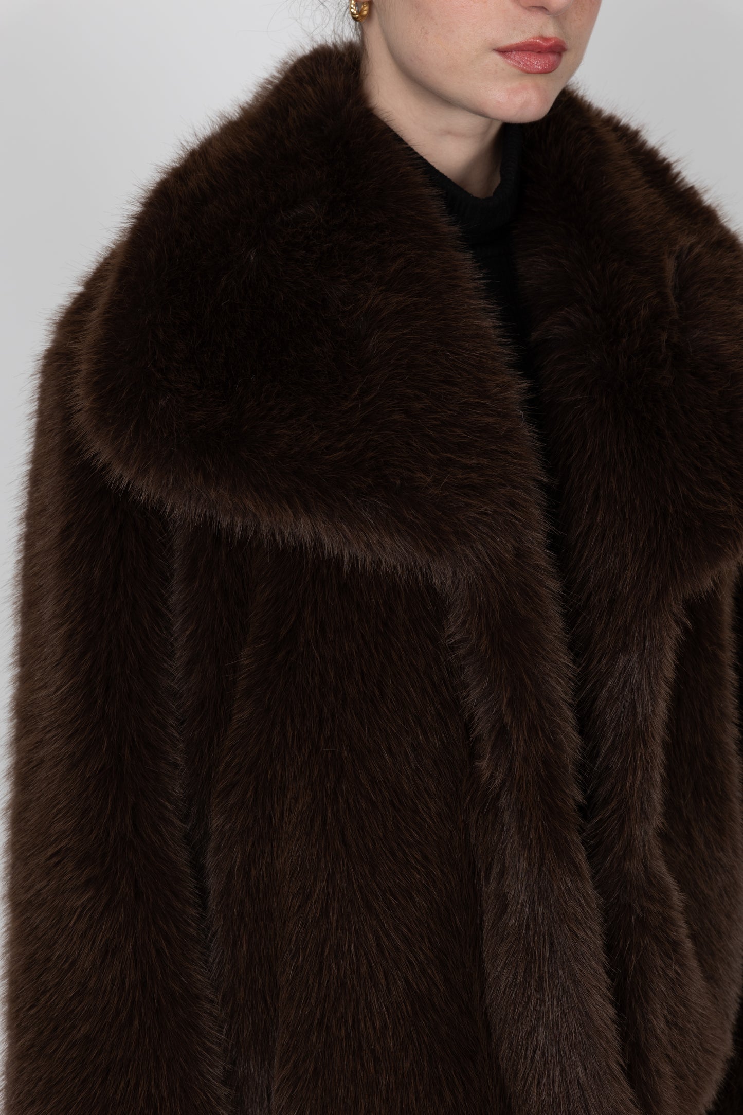 MANTEAU COURT EN FAUSSE FOURRURE