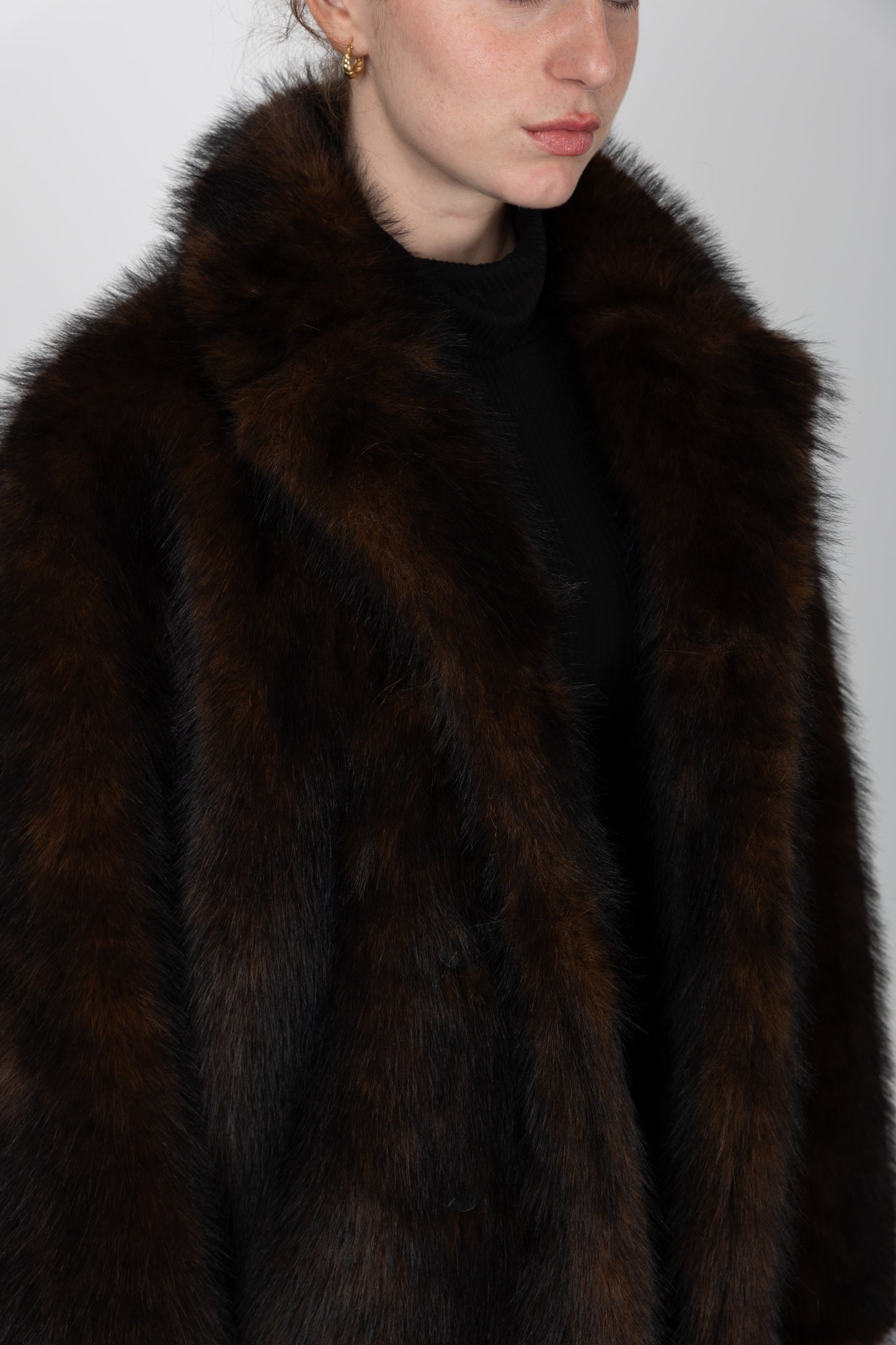 MANTEAU COURT EN FAUSSE FOURRURE