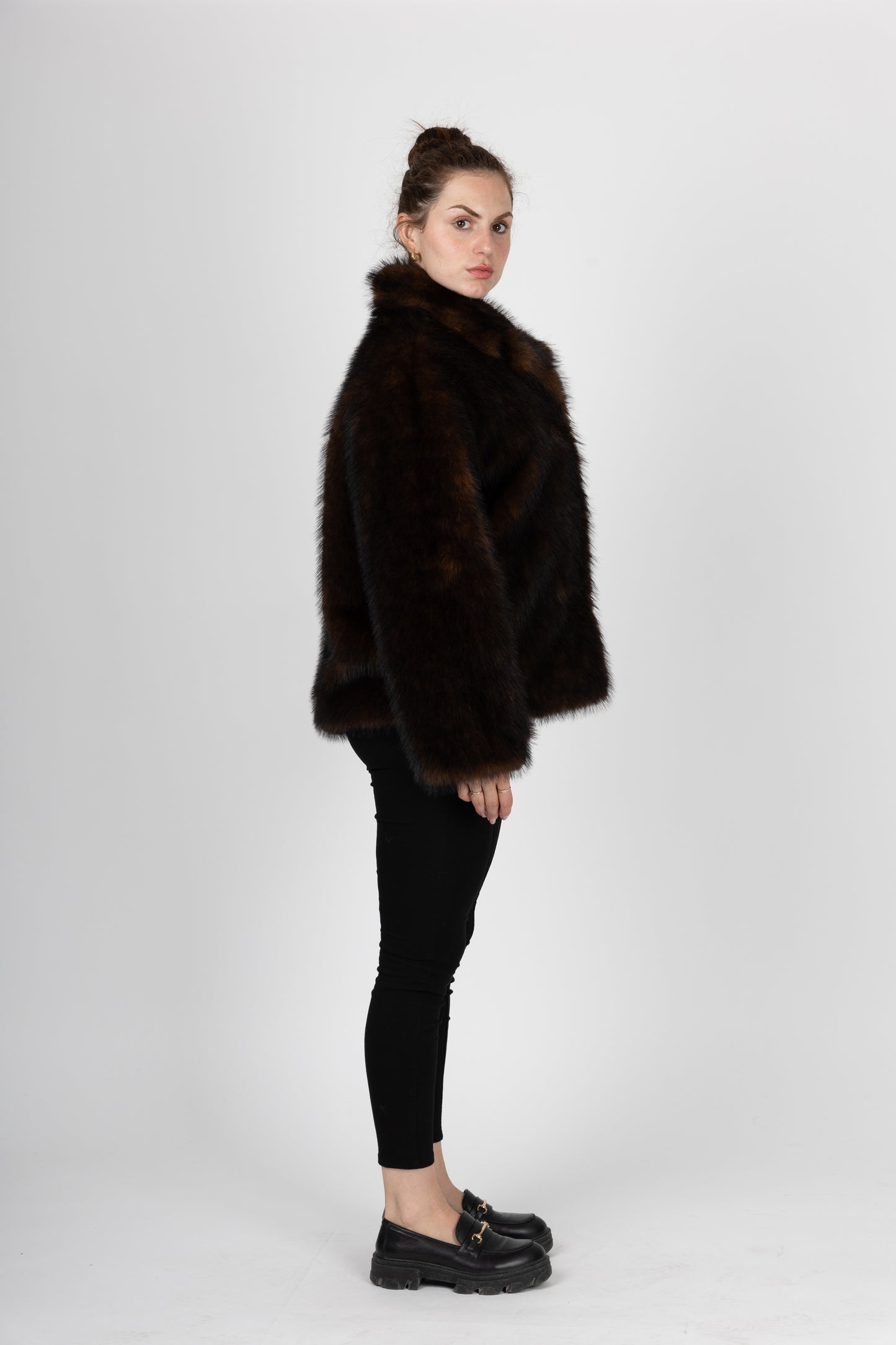 MANTEAU COURT EN FAUSSE FOURRURE