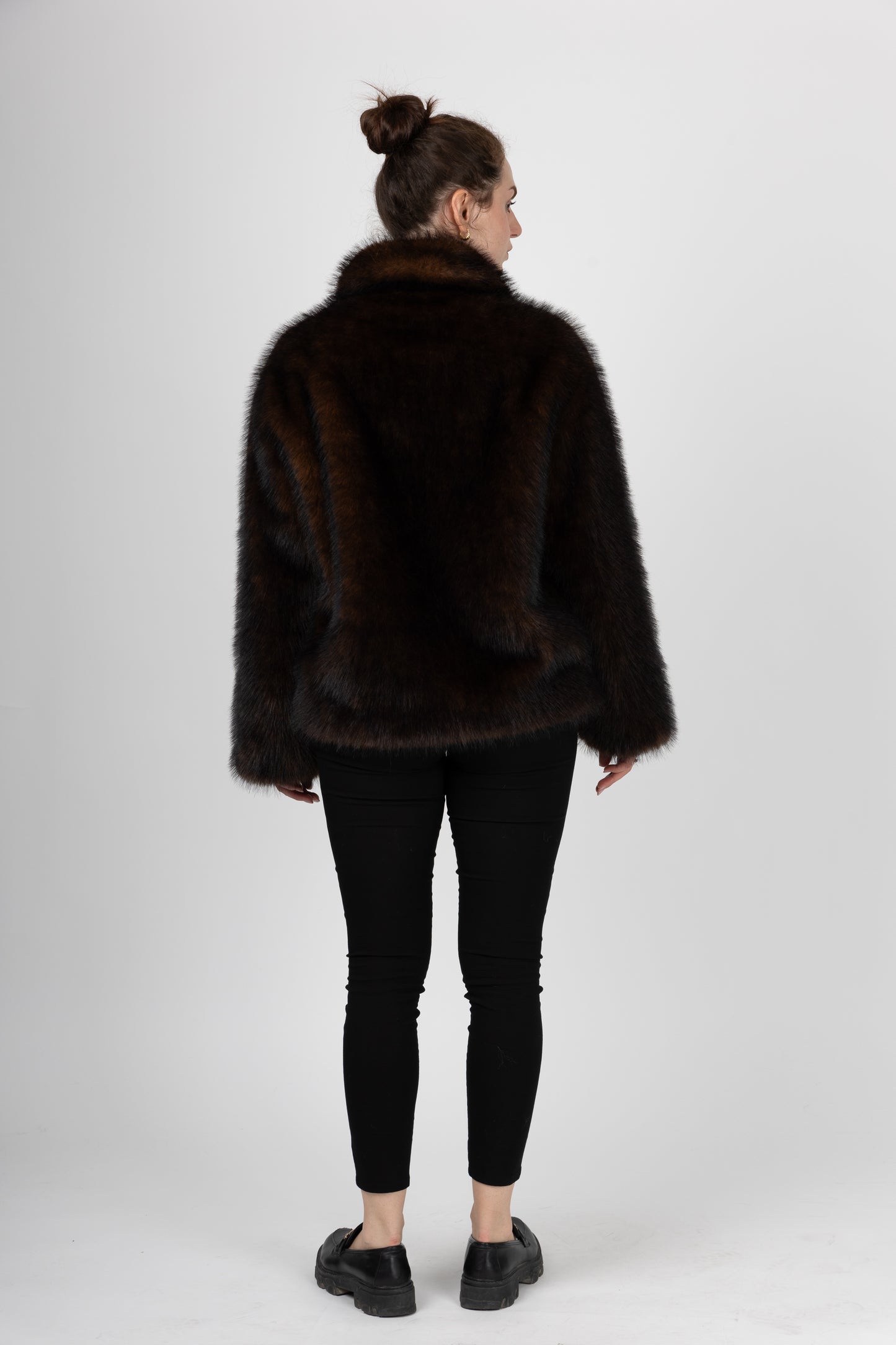 MANTEAU COURT EN FAUSSE FOURRURE
