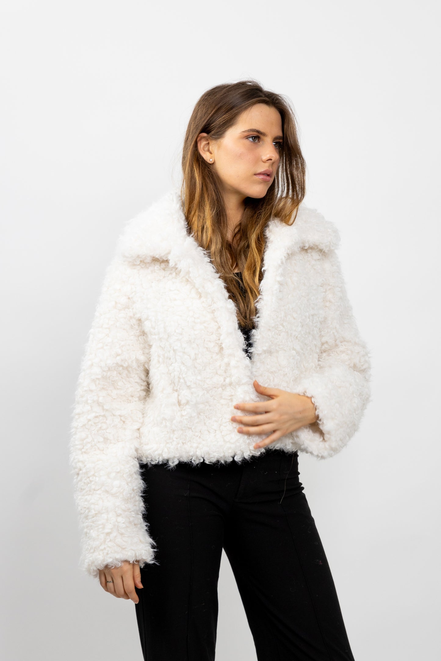 MANTEAU COURT EN FAUSSE FOURRURE MOUTON