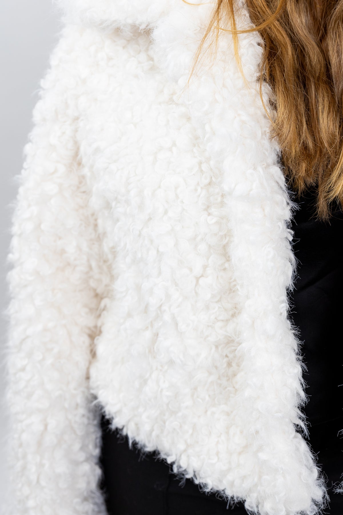 MANTEAU COURT EN FAUSSE FOURRURE MOUTON - K-ZELL PARIS