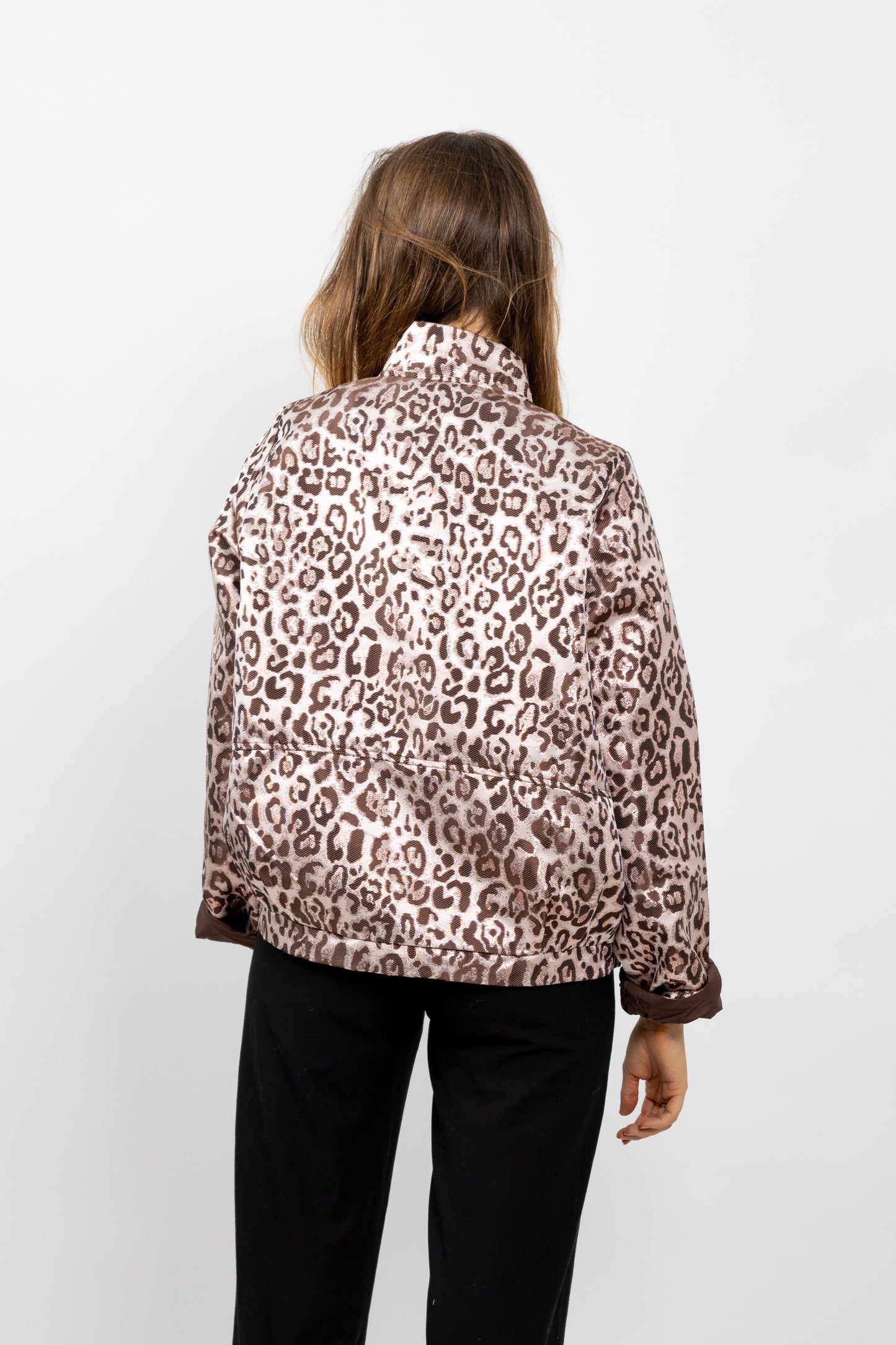 VESTE BLOUSON À MOTIF LEOPARD MÉTALLISÉ