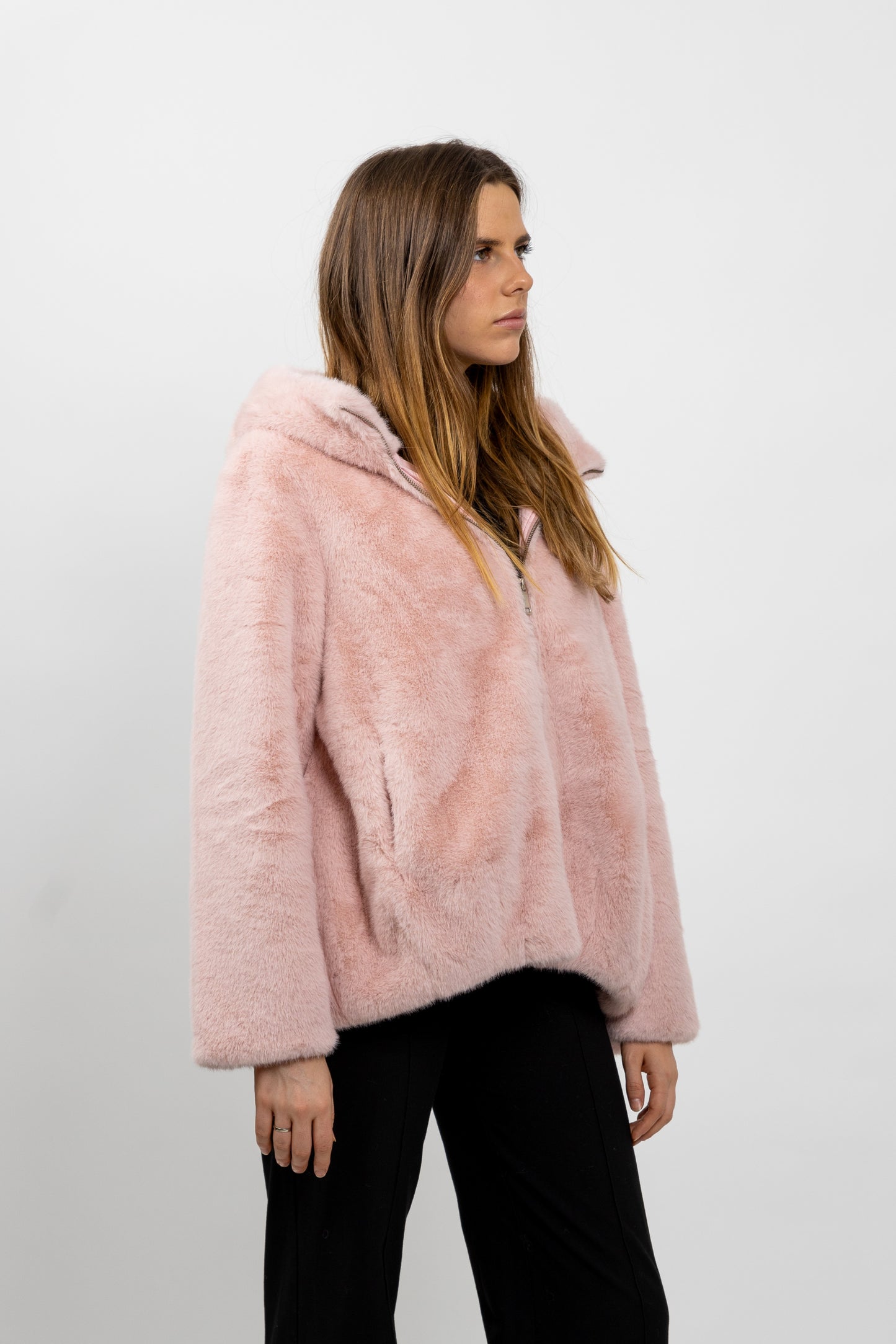 BLOUSON À CAPUCHE EN FAUSSE FOURRURE