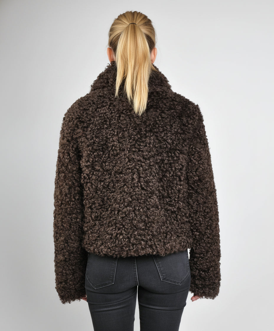 MANTEAU COURT EN FAUSSE FOURRURE MOUTON