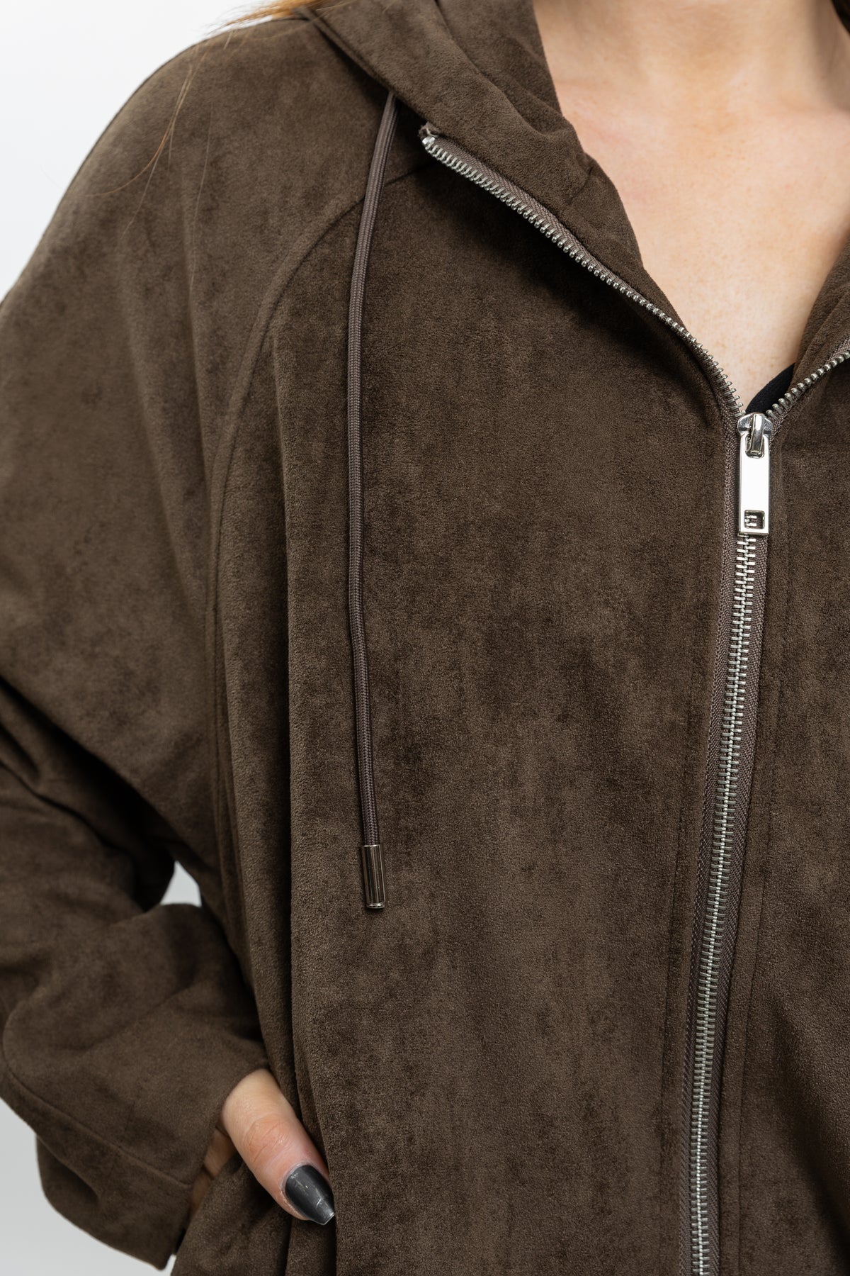 CHAQUETA CON CAPUCHA Y CREMALLERA EFECTO ANTE